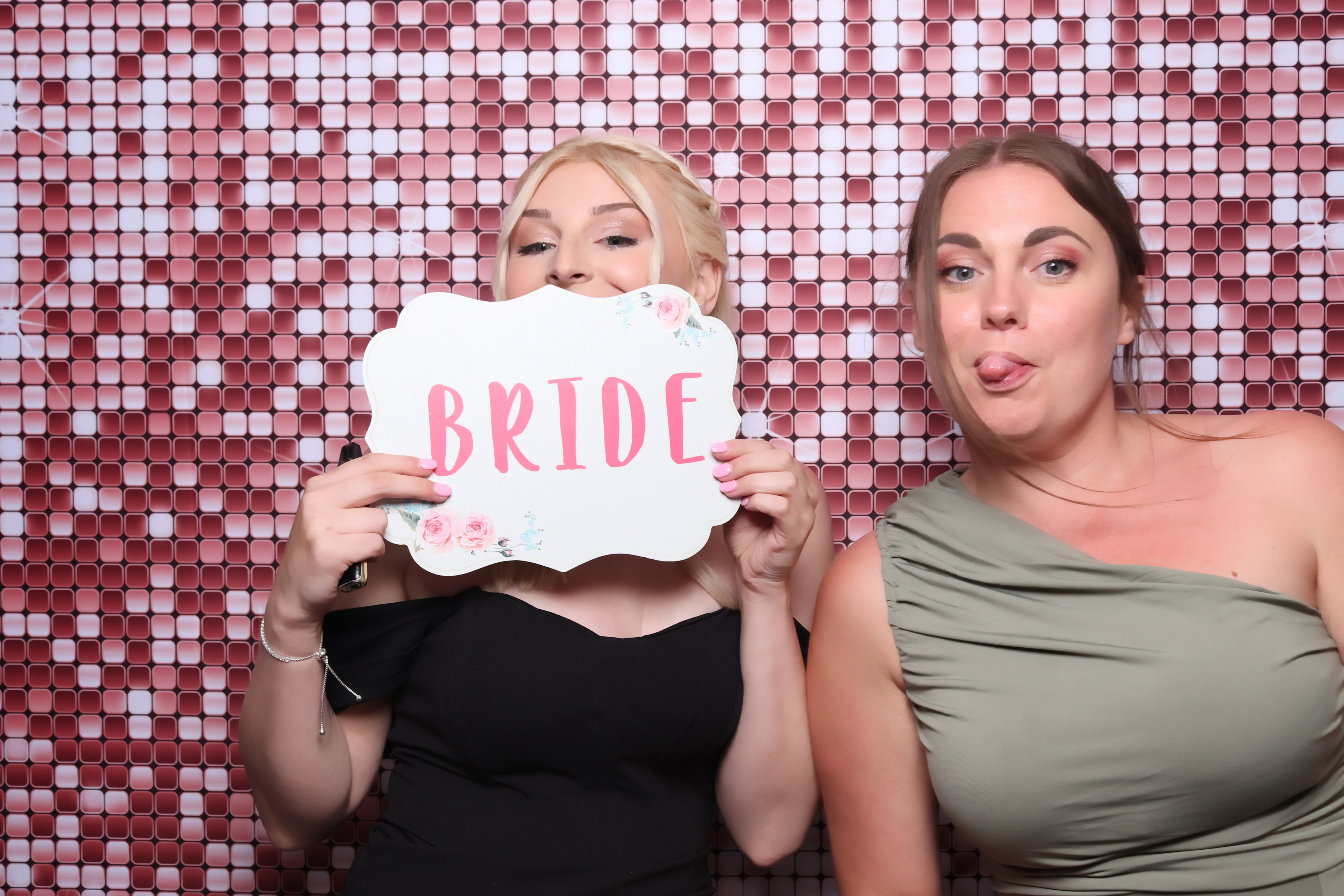 Lauren and James Wedding | View more photos from the event at gallery.pbooth.co.uk/u/ThePboothCompany/Lauren-and-James-Wedding