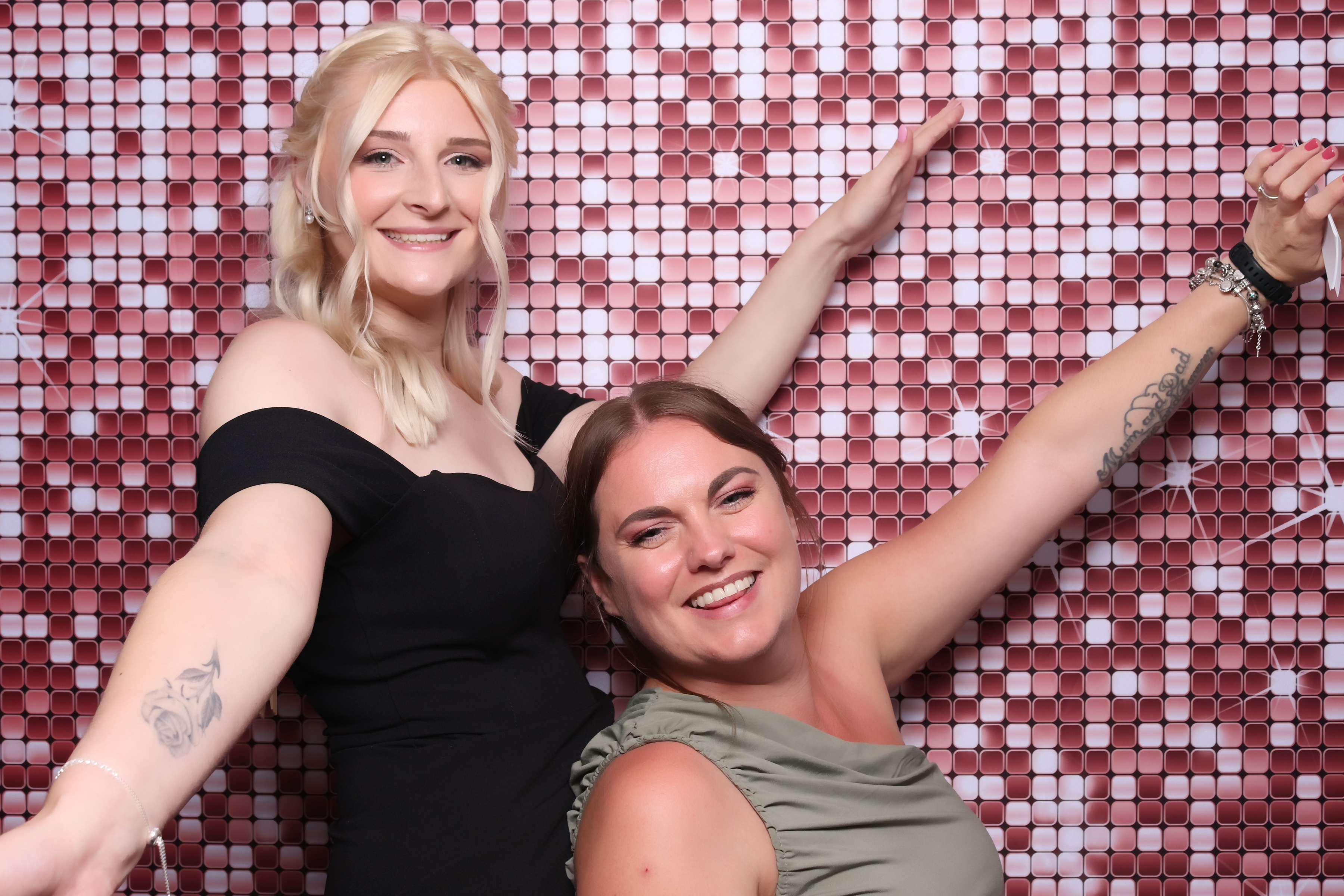 Lauren and James Wedding | View more photos from the event at gallery.pbooth.co.uk/u/ThePboothCompany/Lauren-and-James-Wedding