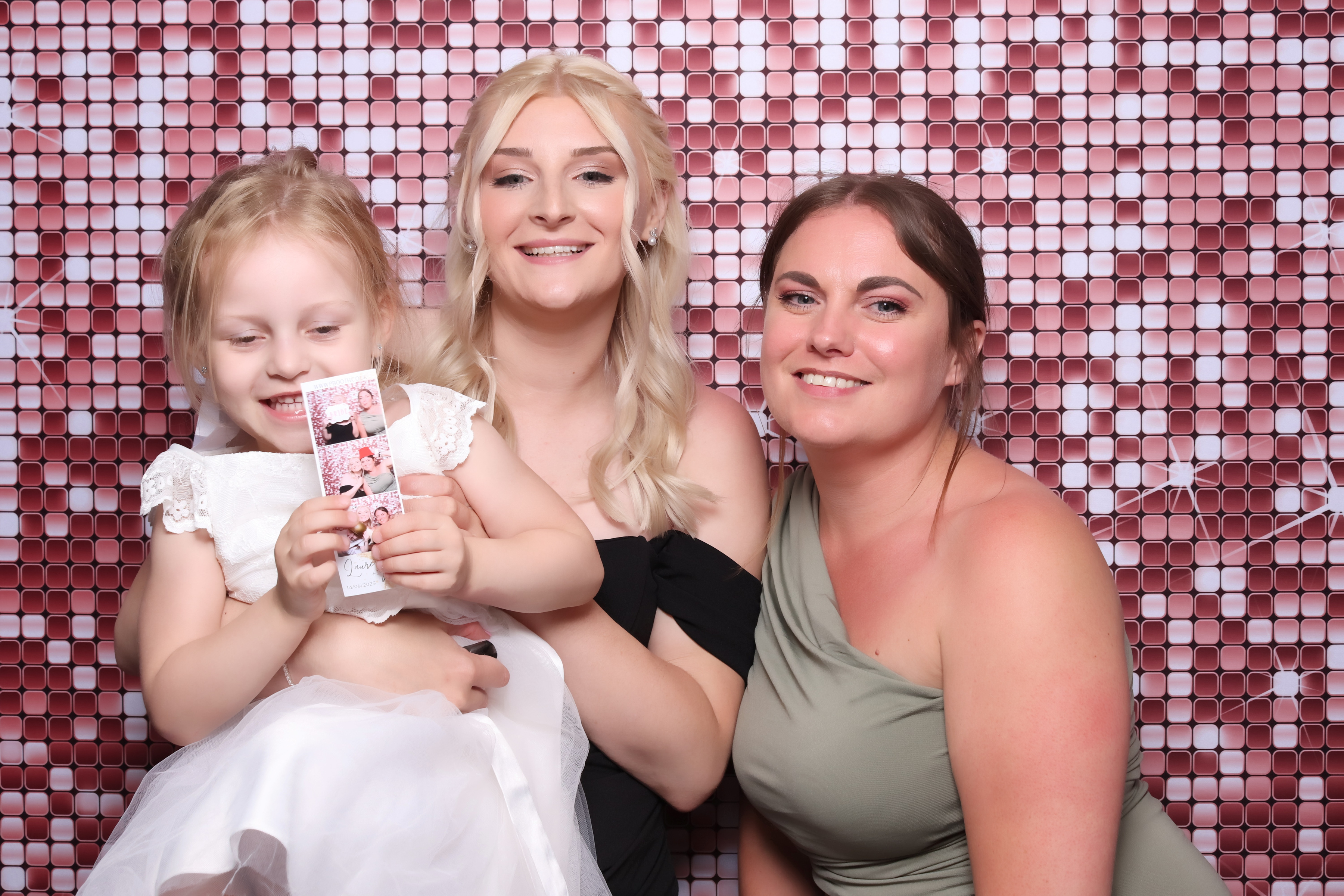 Lauren and James Wedding | View more photos from the event at gallery.pbooth.co.uk/u/ThePboothCompany/Lauren-and-James-Wedding