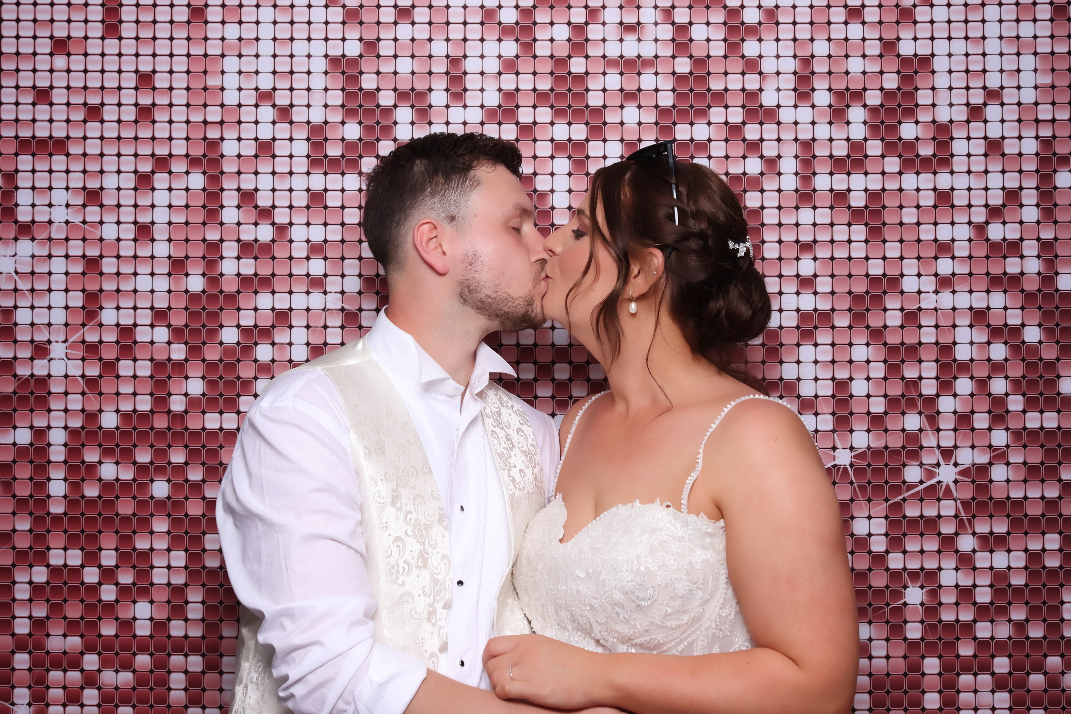 Lauren and James Wedding | View more photos from the event at gallery.pbooth.co.uk/u/ThePboothCompany/Lauren-and-James-Wedding