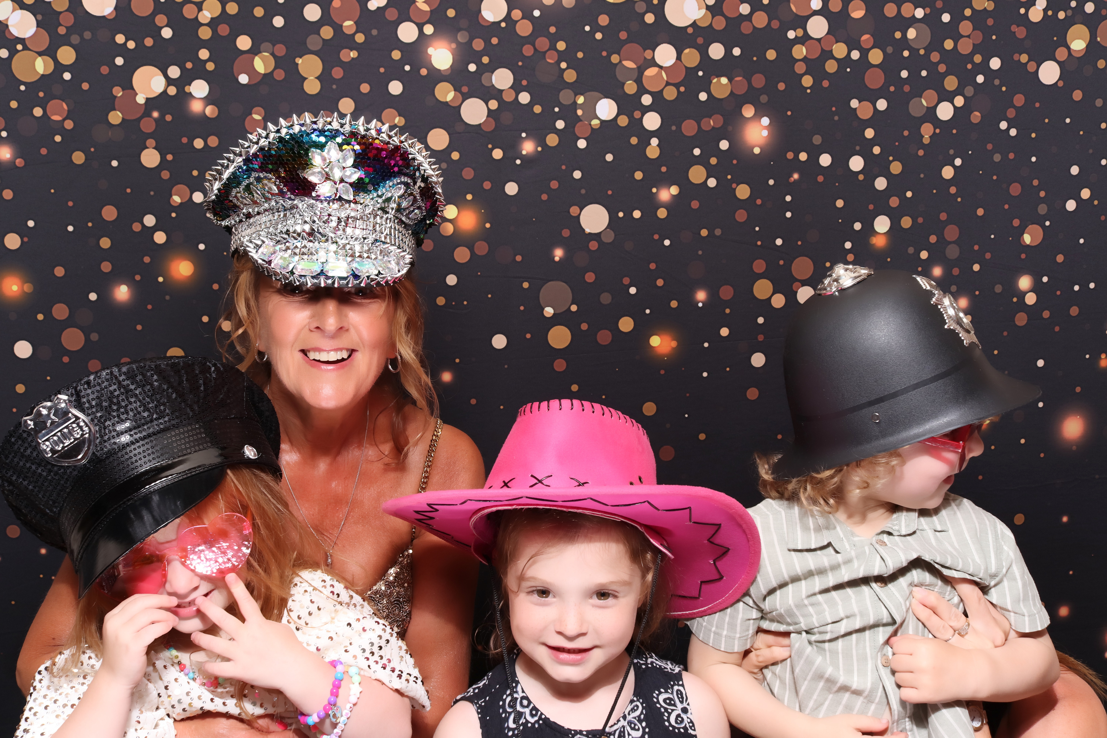 Lynda & Chris 40th Aniversary  | View more photos from the event at gallery.pbooth.co.uk/u/ThePboothCompany/Lynda-Chris-40th-Aniversary