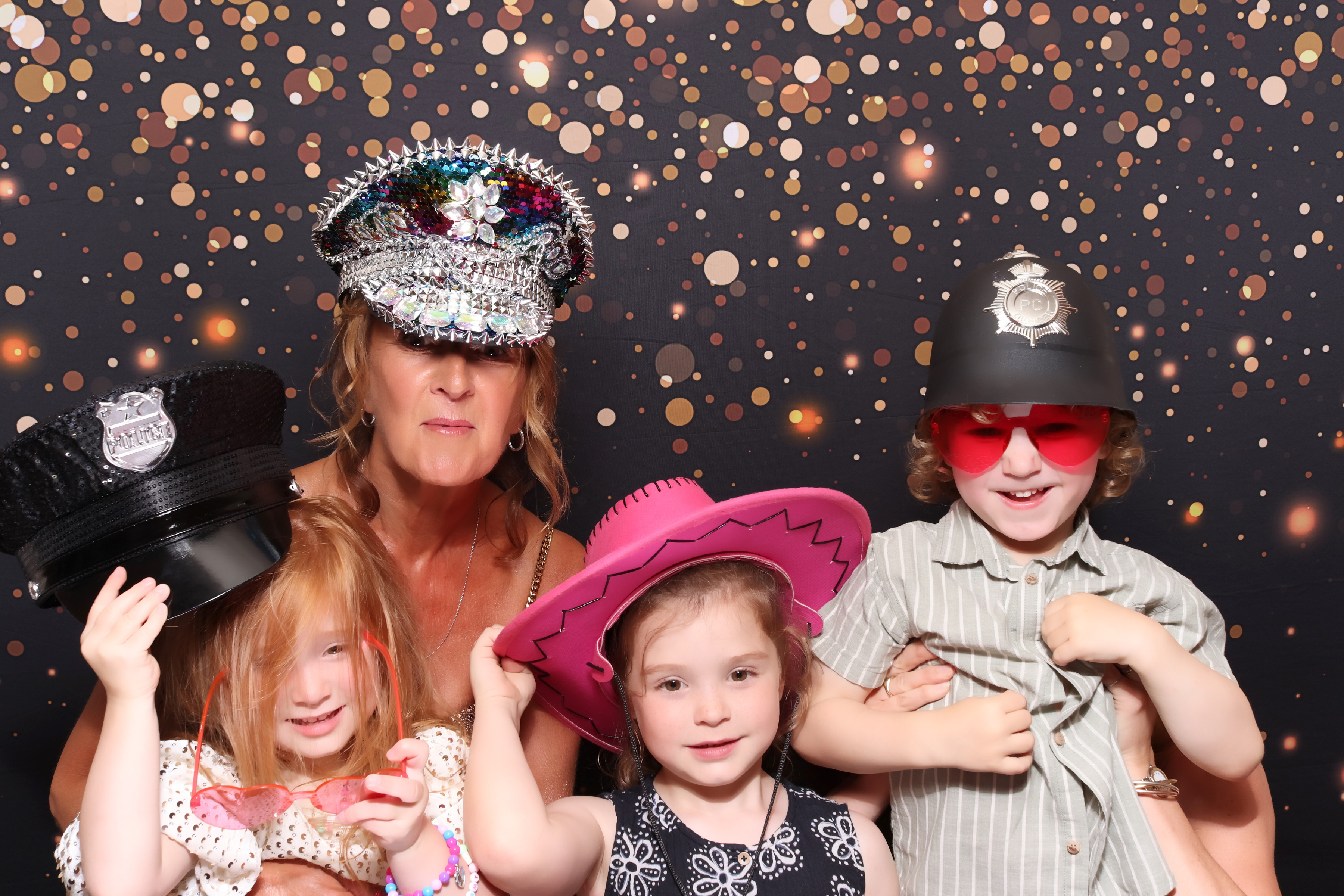 Lynda & Chris 40th Aniversary  | View more photos from the event at gallery.pbooth.co.uk/u/ThePboothCompany/Lynda-Chris-40th-Aniversary