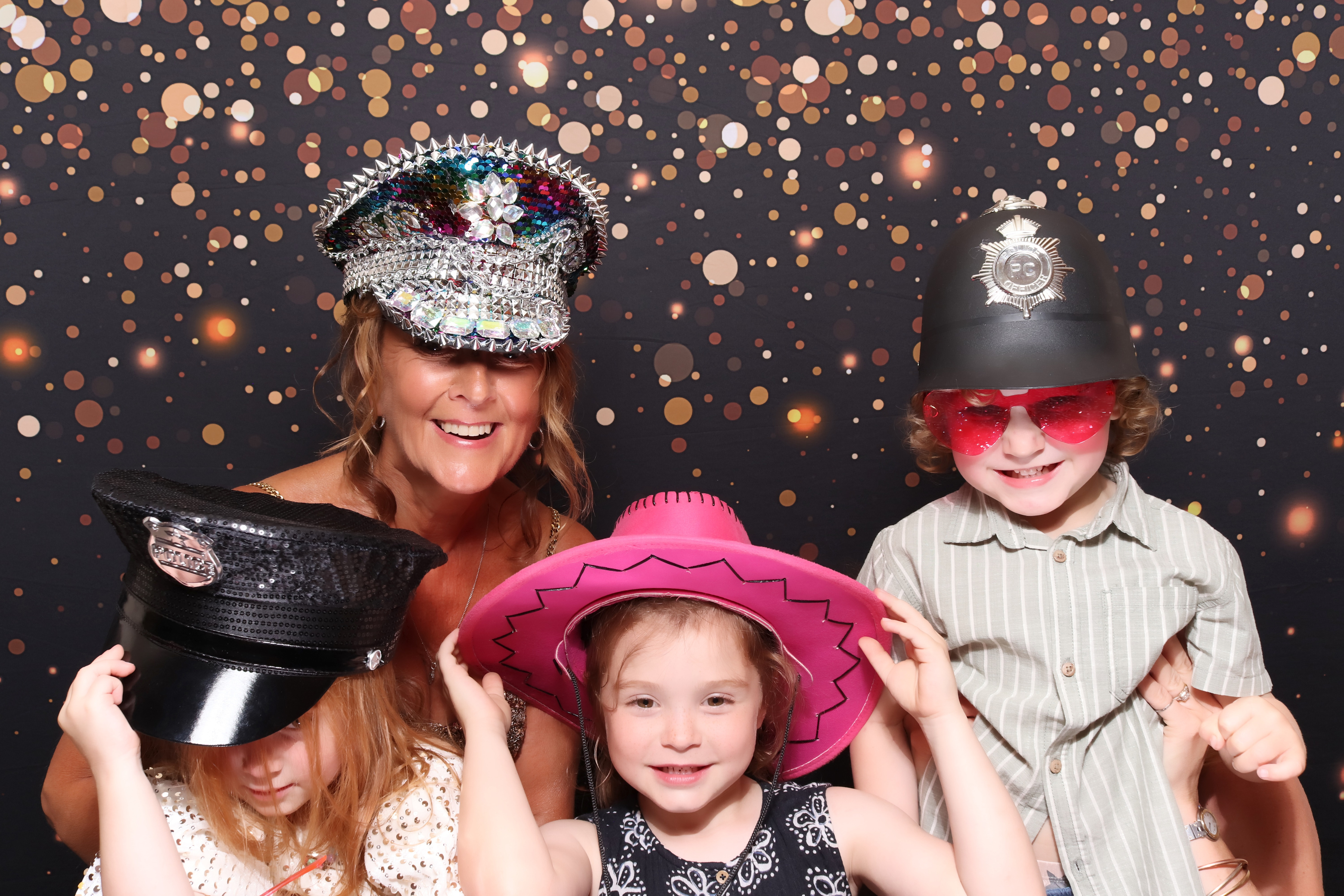 Lynda & Chris 40th Aniversary  | View more photos from the event at gallery.pbooth.co.uk/u/ThePboothCompany/Lynda-Chris-40th-Aniversary