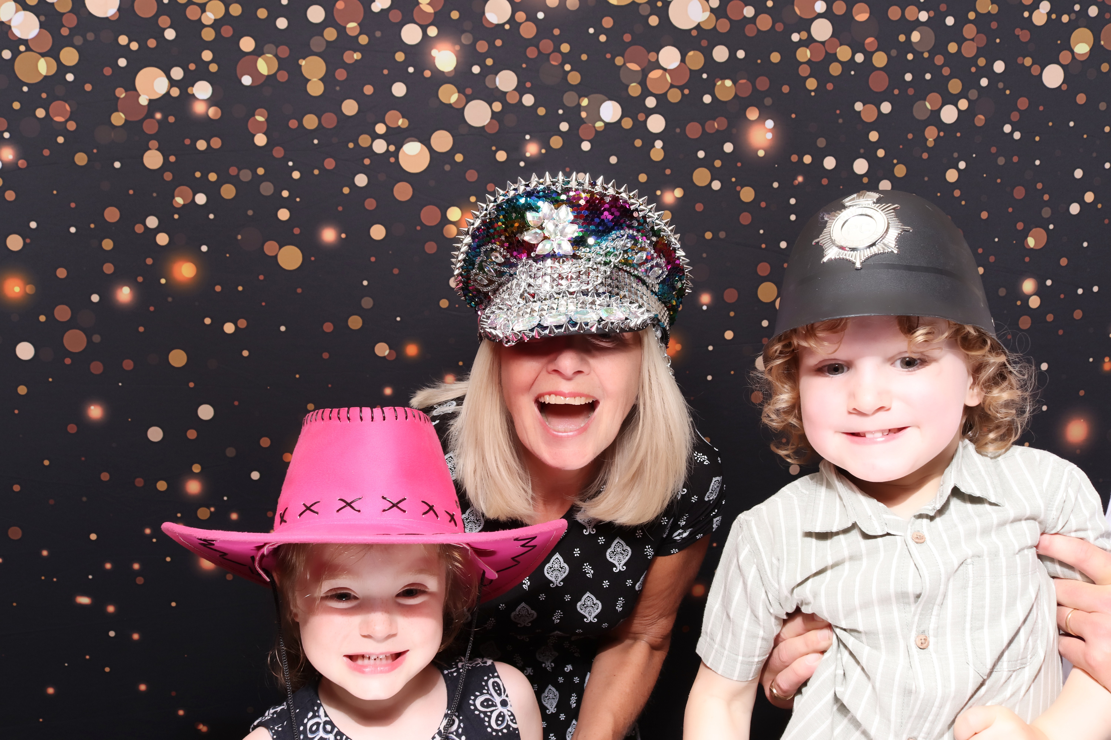 Lynda & Chris 40th Aniversary  | View more photos from the event at gallery.pbooth.co.uk/u/ThePboothCompany/Lynda-Chris-40th-Aniversary