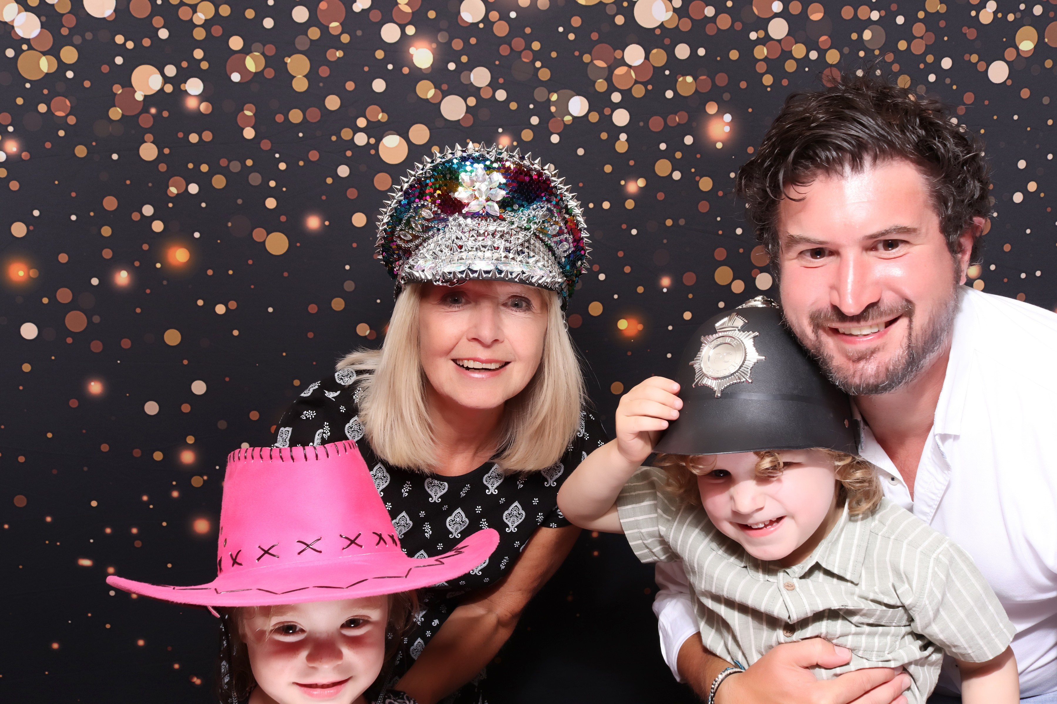 Lynda & Chris 40th Aniversary  | View more photos from the event at gallery.pbooth.co.uk/u/ThePboothCompany/Lynda-Chris-40th-Aniversary