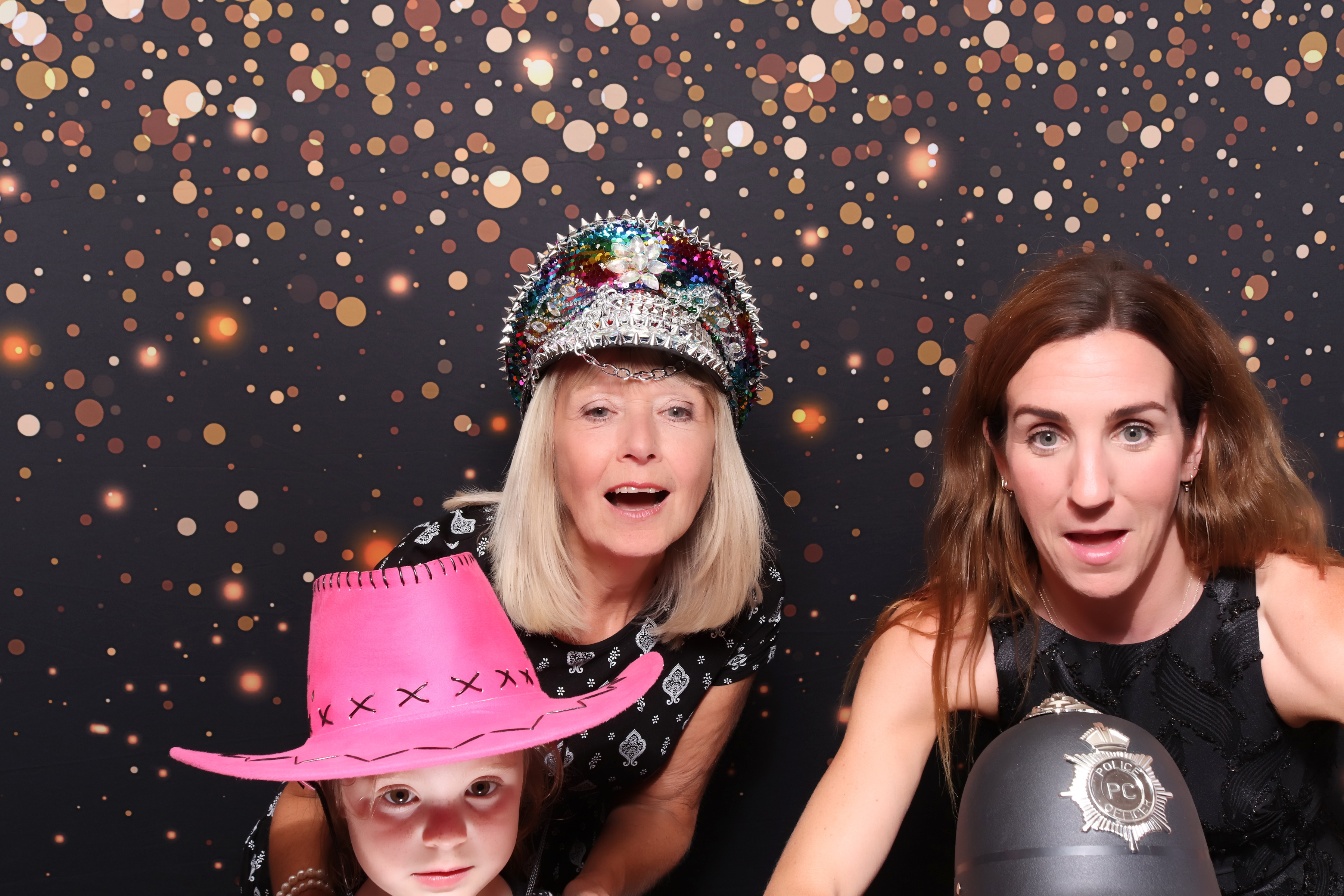 Lynda & Chris 40th Aniversary  | View more photos from the event at gallery.pbooth.co.uk/u/ThePboothCompany/Lynda-Chris-40th-Aniversary