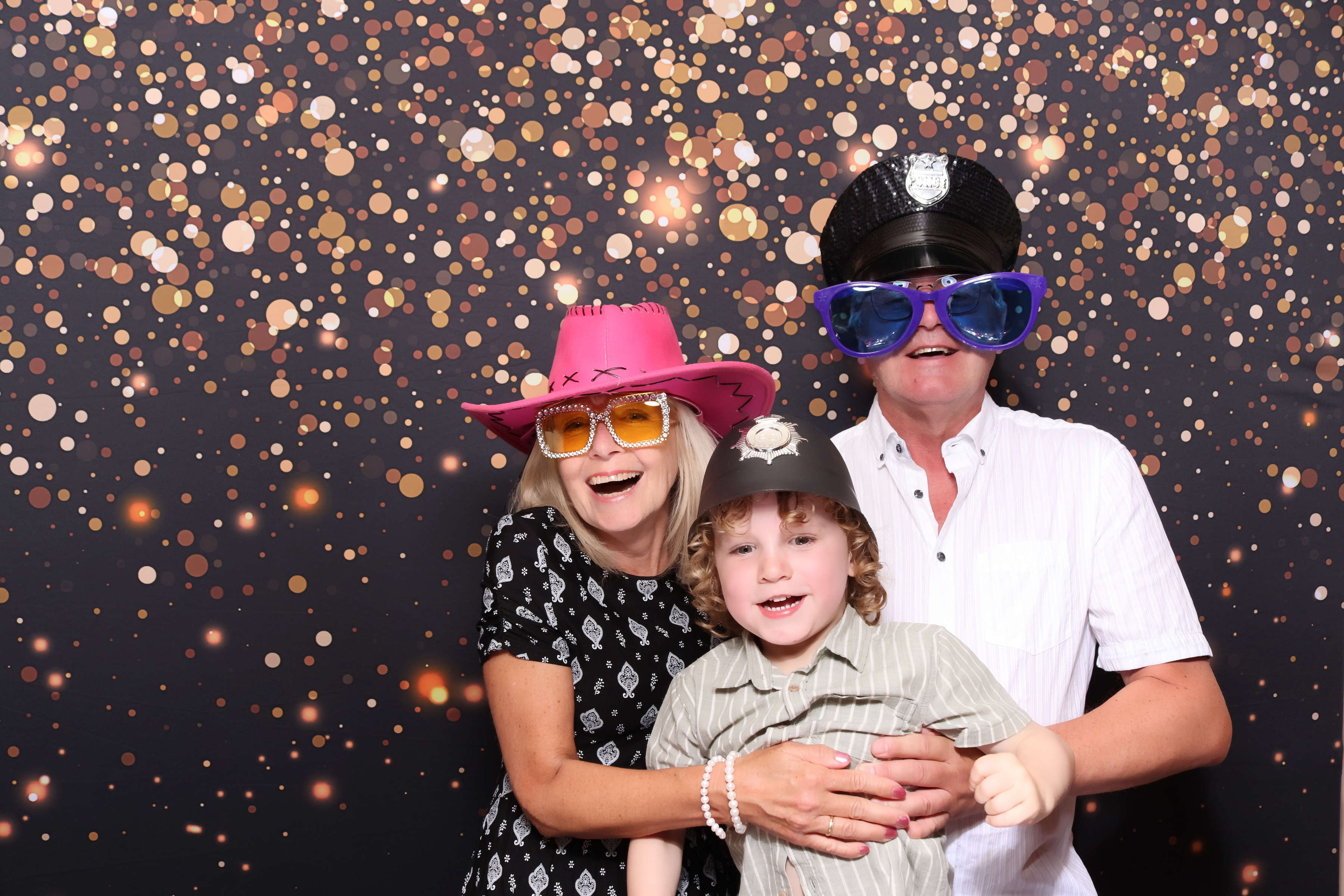 Lynda & Chris 40th Aniversary  | View more photos from the event at gallery.pbooth.co.uk/u/ThePboothCompany/Lynda-Chris-40th-Aniversary