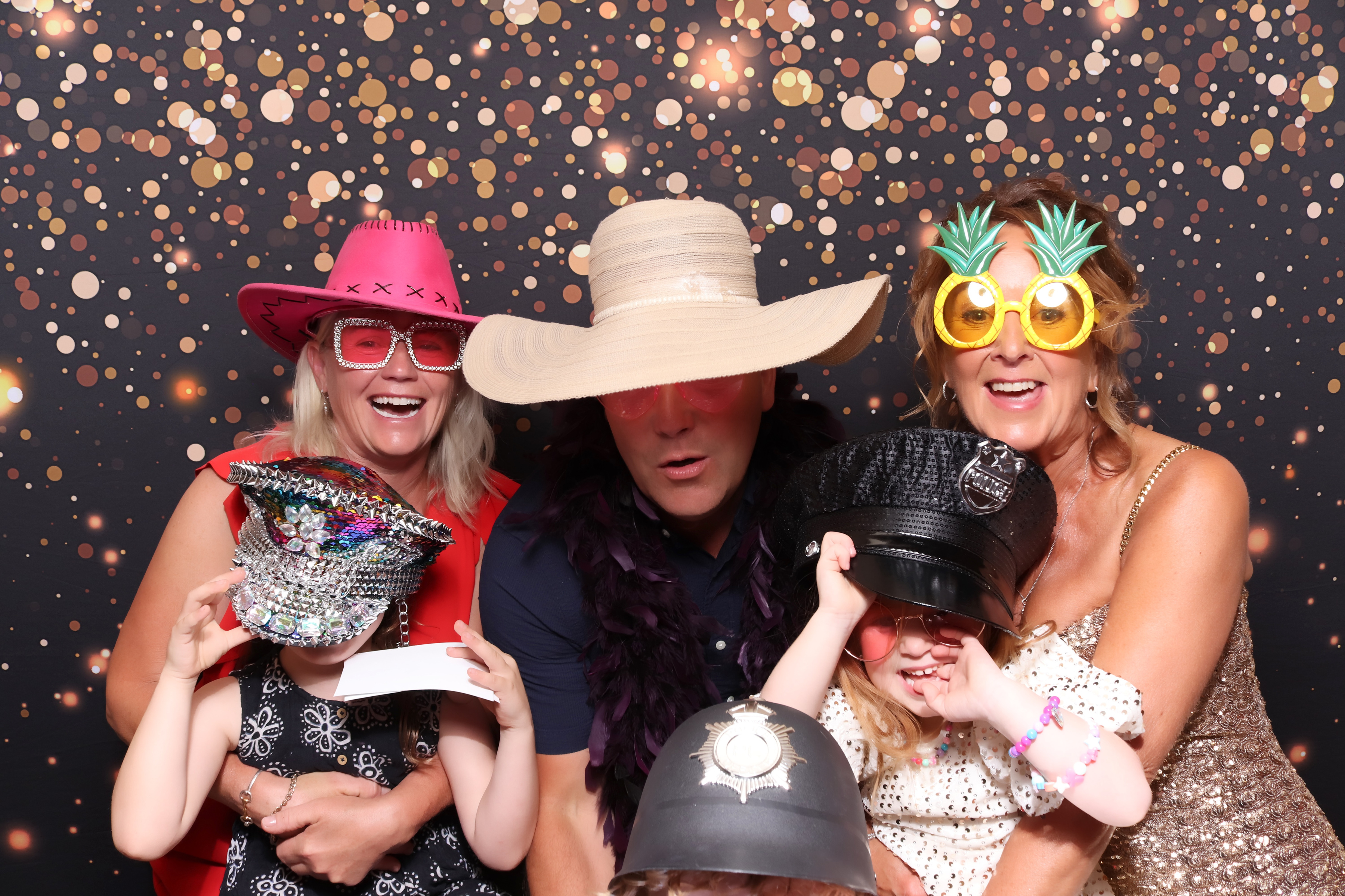 Lynda & Chris 40th Aniversary  | View more photos from the event at gallery.pbooth.co.uk/u/ThePboothCompany/Lynda-Chris-40th-Aniversary