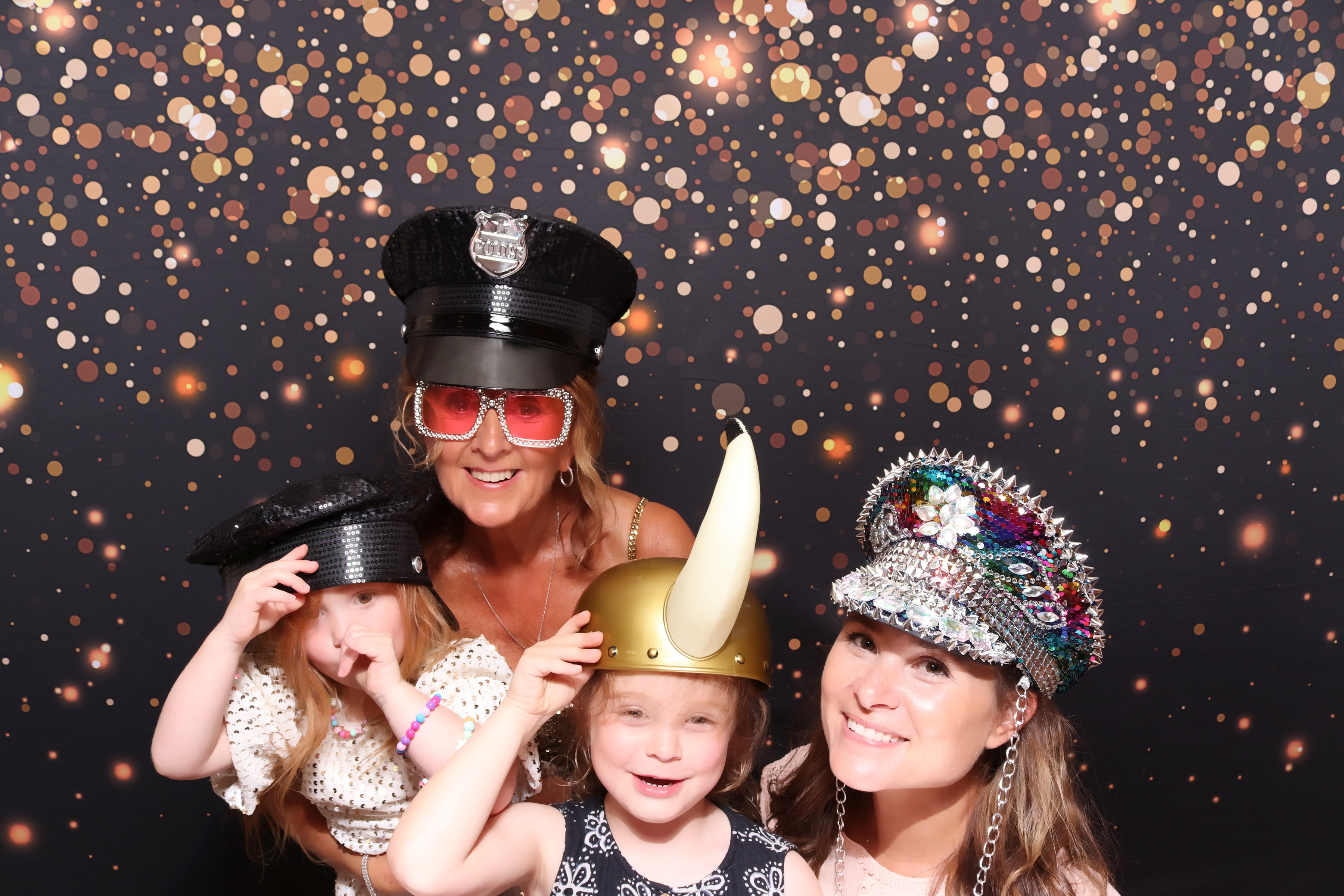 Lynda & Chris 40th Aniversary  | View more photos from the event at gallery.pbooth.co.uk/u/ThePboothCompany/Lynda-Chris-40th-Aniversary