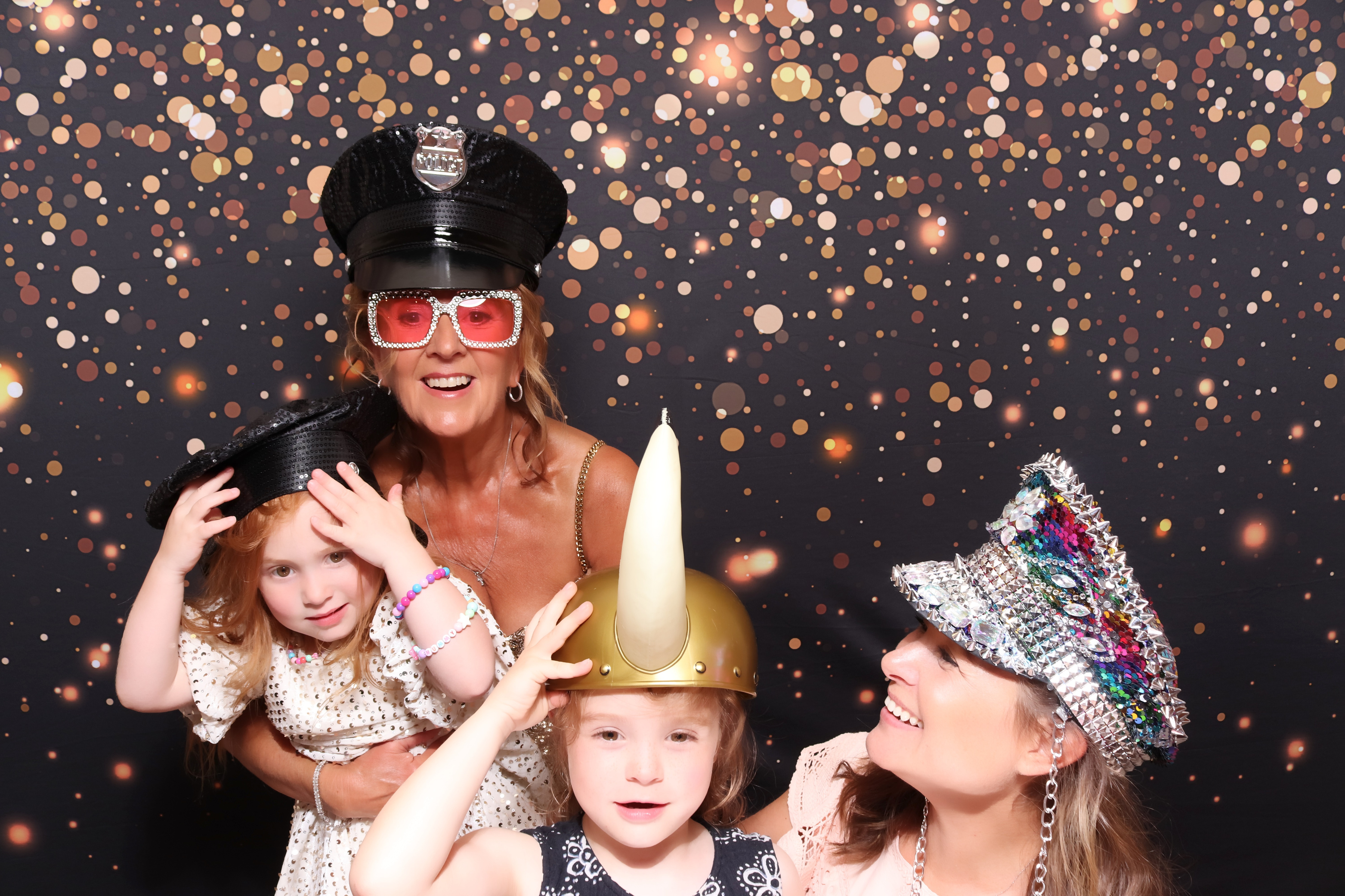 Lynda & Chris 40th Aniversary  | View more photos from the event at gallery.pbooth.co.uk/u/ThePboothCompany/Lynda-Chris-40th-Aniversary