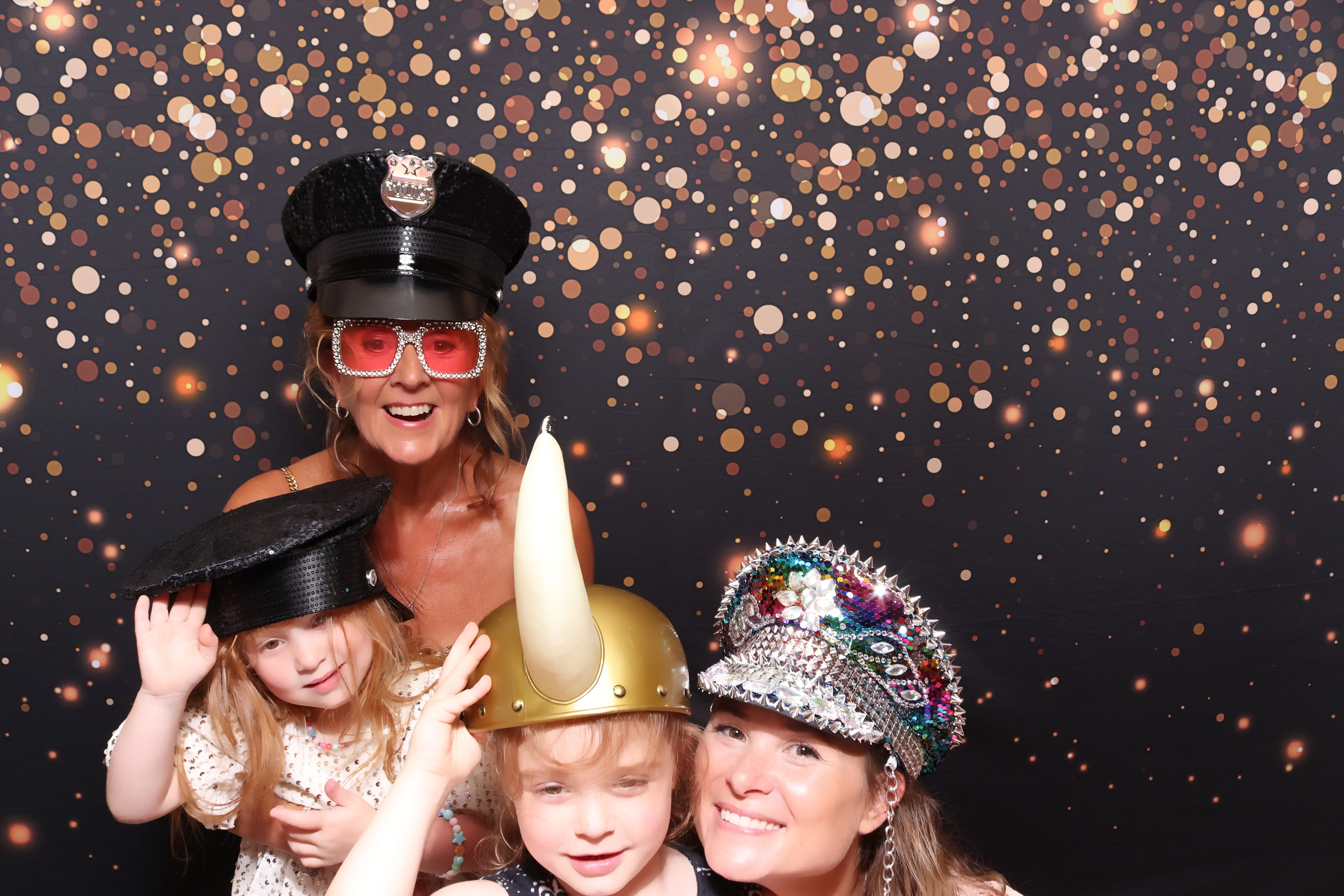 Lynda & Chris 40th Aniversary  | View more photos from the event at gallery.pbooth.co.uk/u/ThePboothCompany/Lynda-Chris-40th-Aniversary