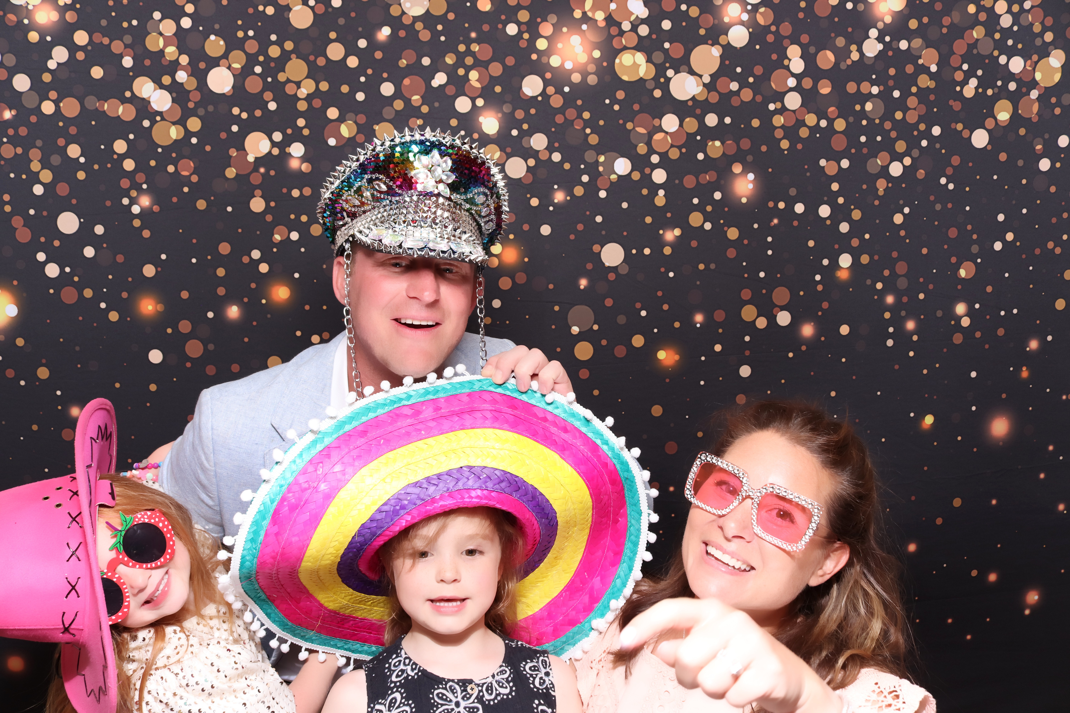 Lynda & Chris 40th Aniversary  | View more photos from the event at gallery.pbooth.co.uk/u/ThePboothCompany/Lynda-Chris-40th-Aniversary