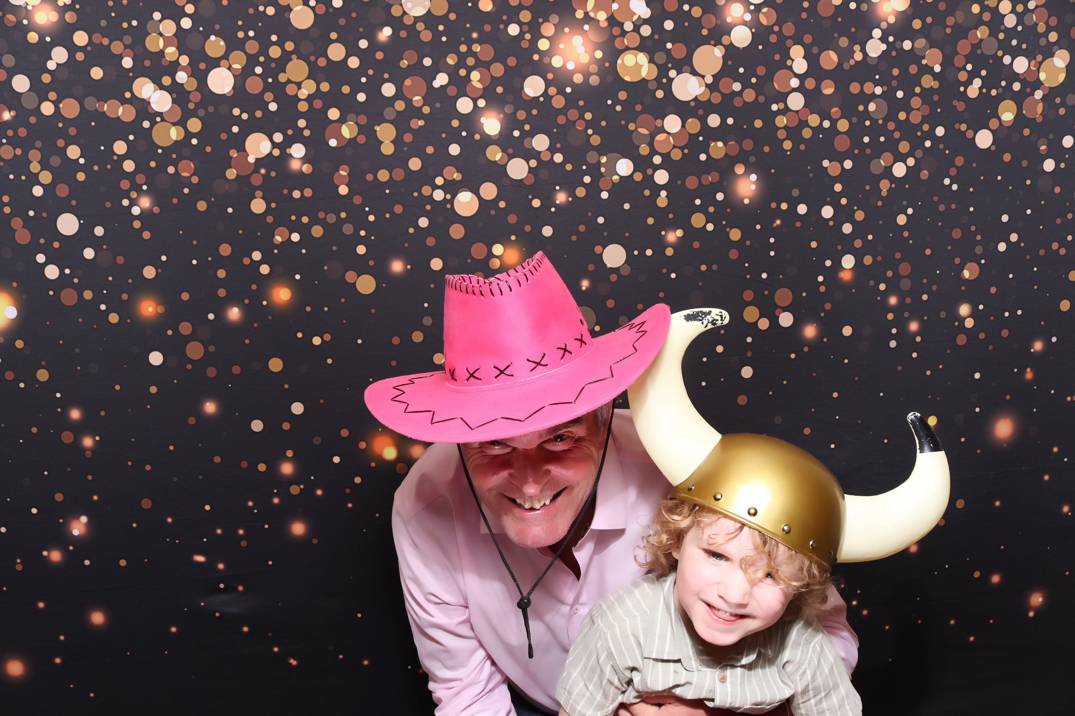 Lynda & Chris 40th Aniversary  | View more photos from the event at gallery.pbooth.co.uk/u/ThePboothCompany/Lynda-Chris-40th-Aniversary