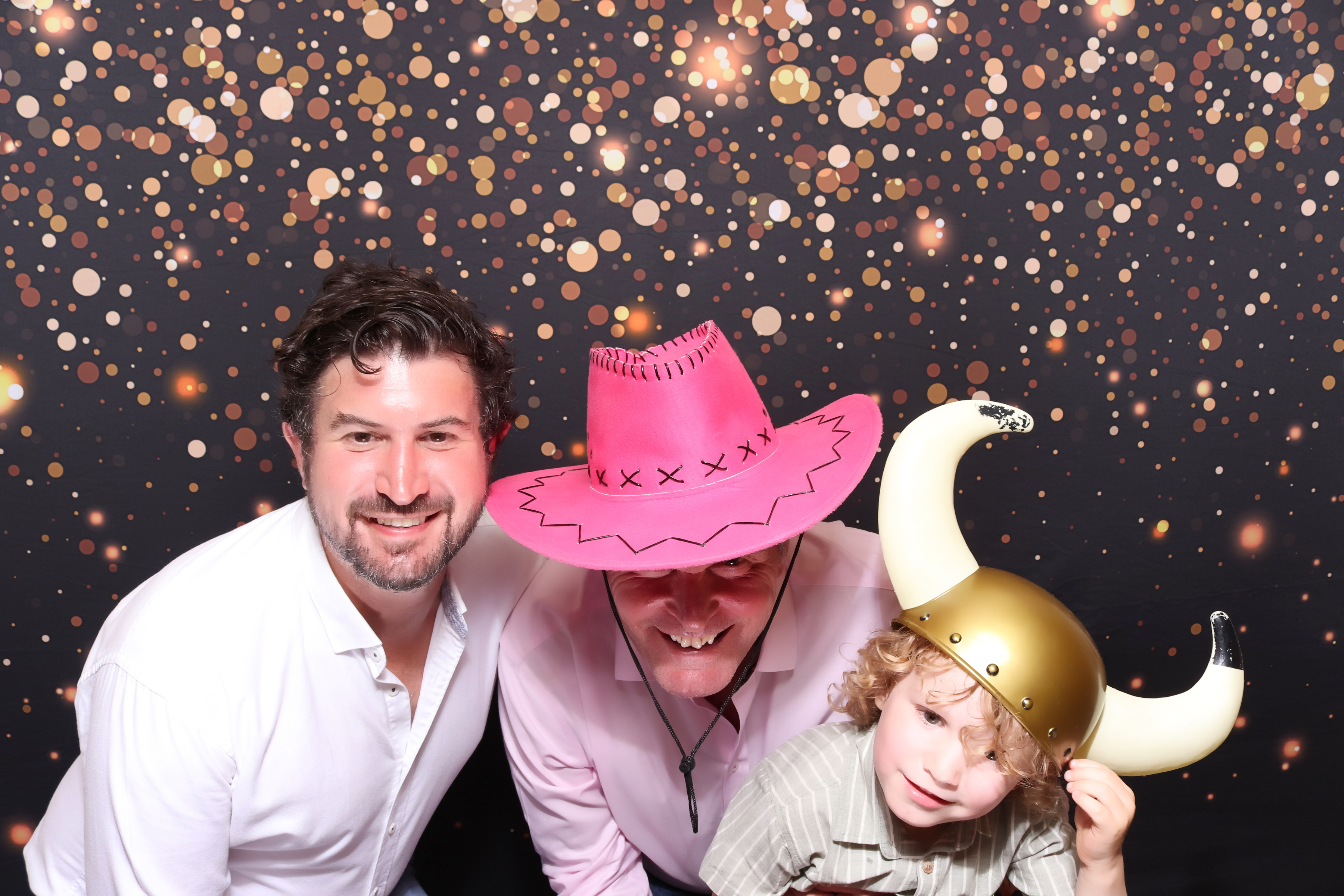 Lynda & Chris 40th Aniversary  | View more photos from the event at gallery.pbooth.co.uk/u/ThePboothCompany/Lynda-Chris-40th-Aniversary