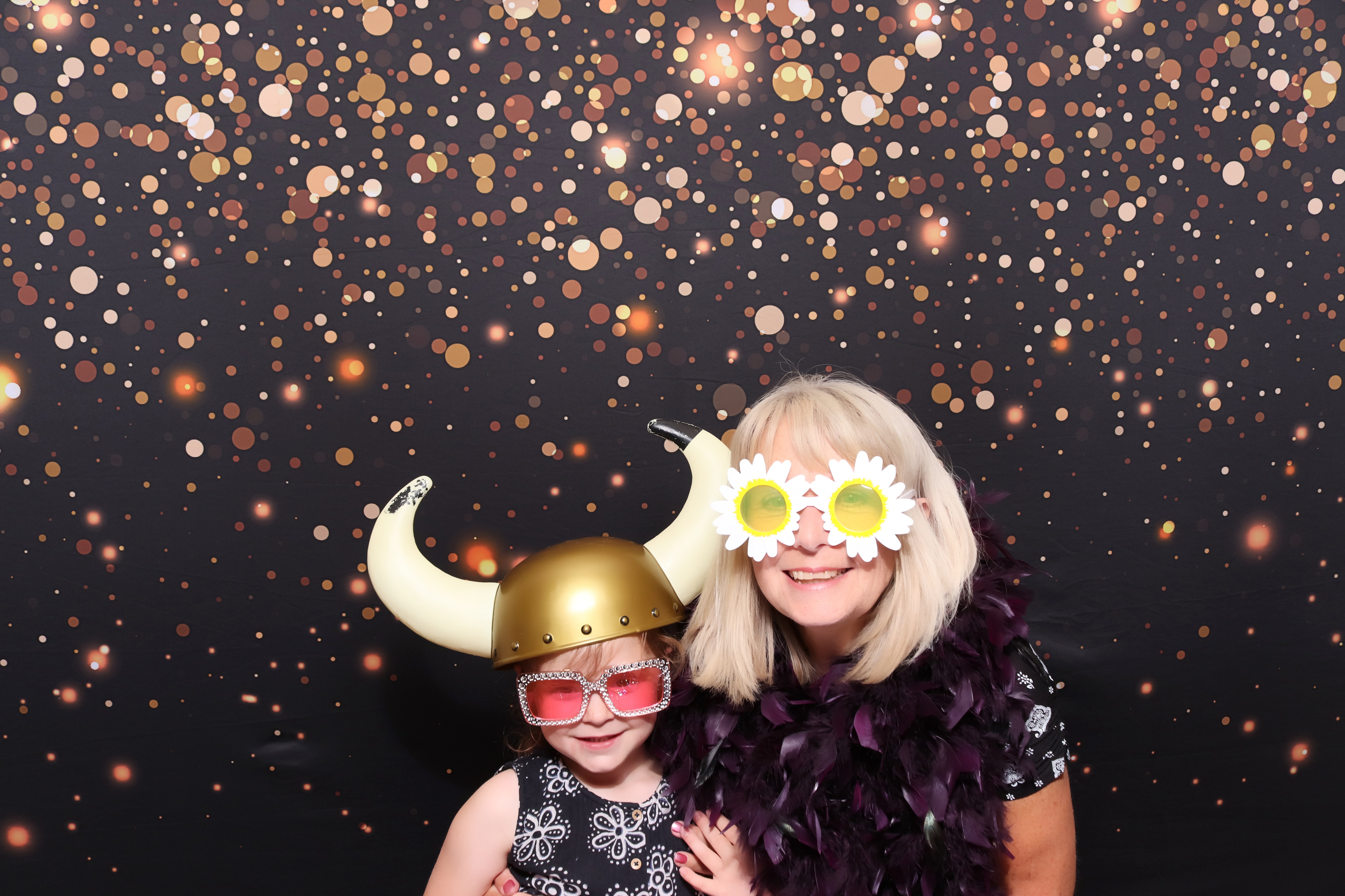 Lynda & Chris 40th Aniversary  | View more photos from the event at gallery.pbooth.co.uk/u/ThePboothCompany/Lynda-Chris-40th-Aniversary