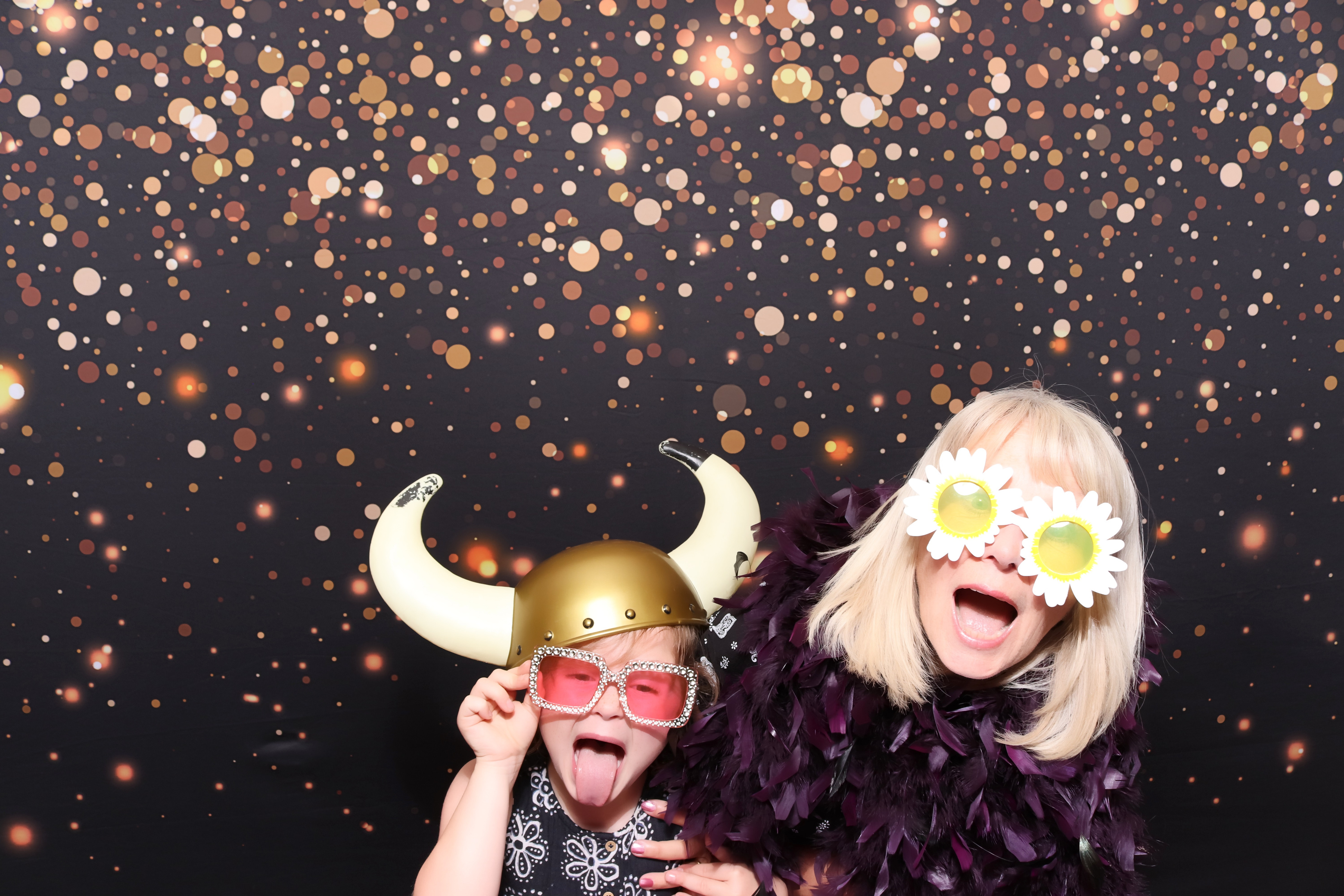 Lynda & Chris 40th Aniversary  | View more photos from the event at gallery.pbooth.co.uk/u/ThePboothCompany/Lynda-Chris-40th-Aniversary