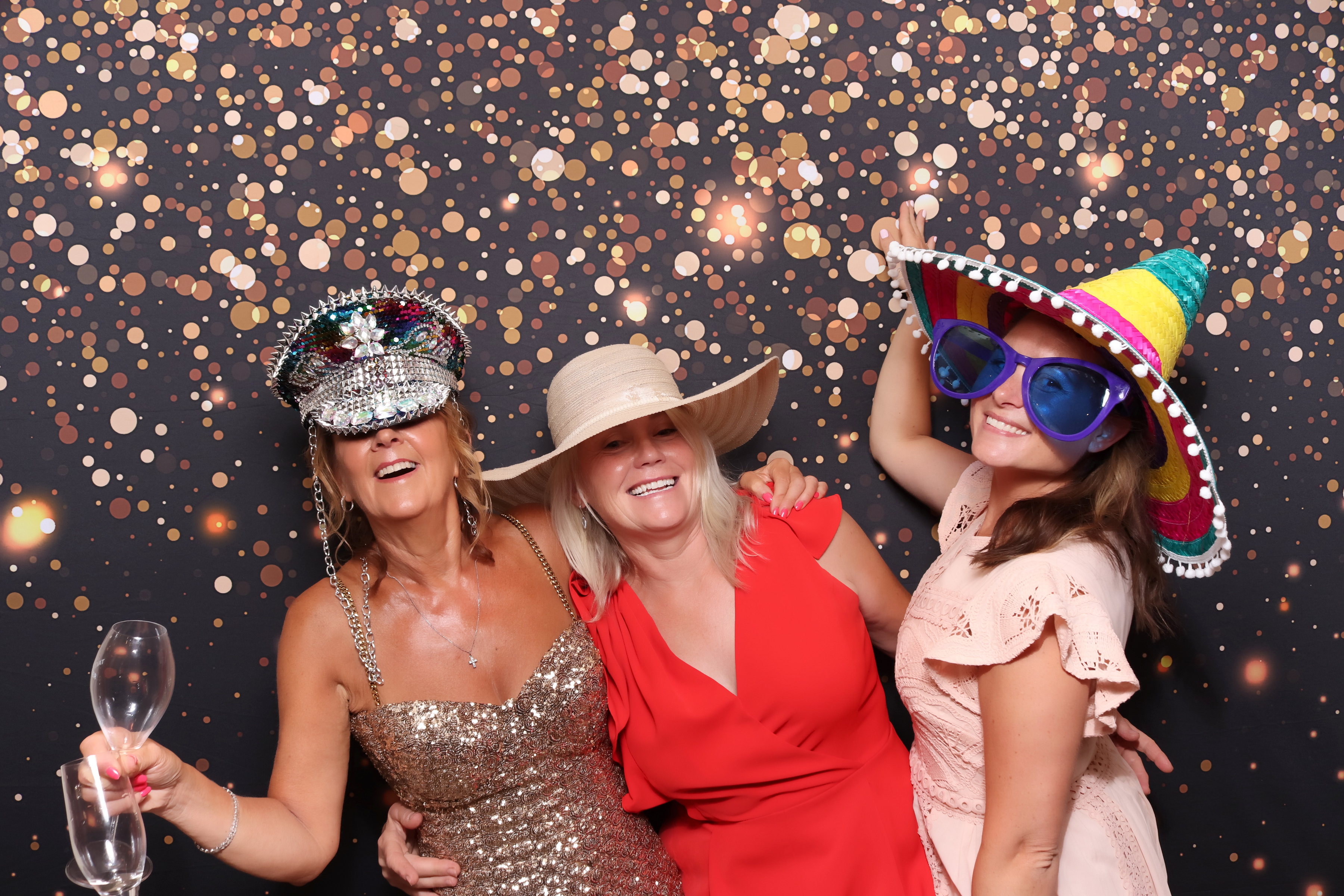 Lynda & Chris 40th Aniversary  | View more photos from the event at gallery.pbooth.co.uk/u/ThePboothCompany/Lynda-Chris-40th-Aniversary