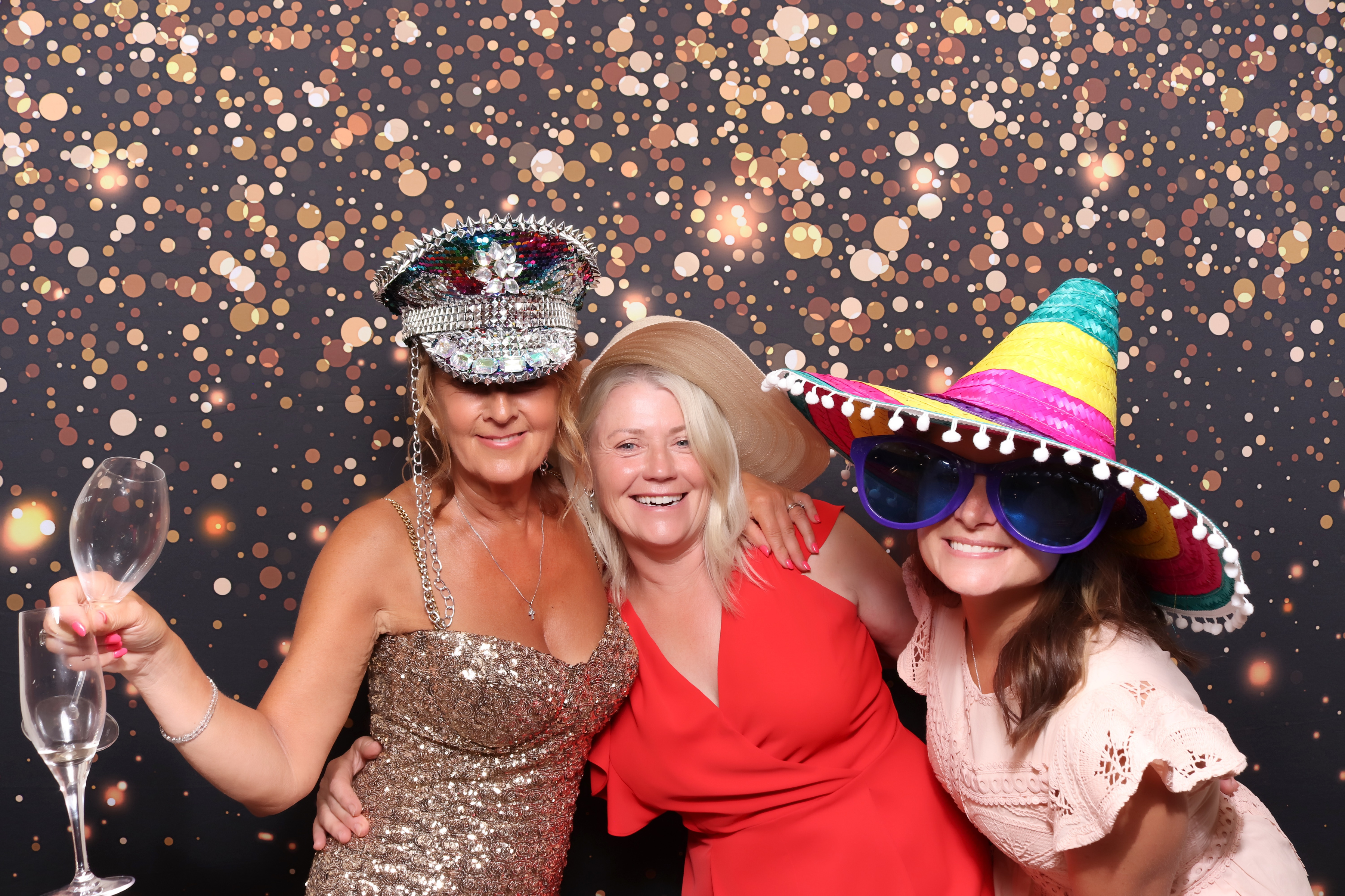 Lynda & Chris 40th Aniversary  | View more photos from the event at gallery.pbooth.co.uk/u/ThePboothCompany/Lynda-Chris-40th-Aniversary