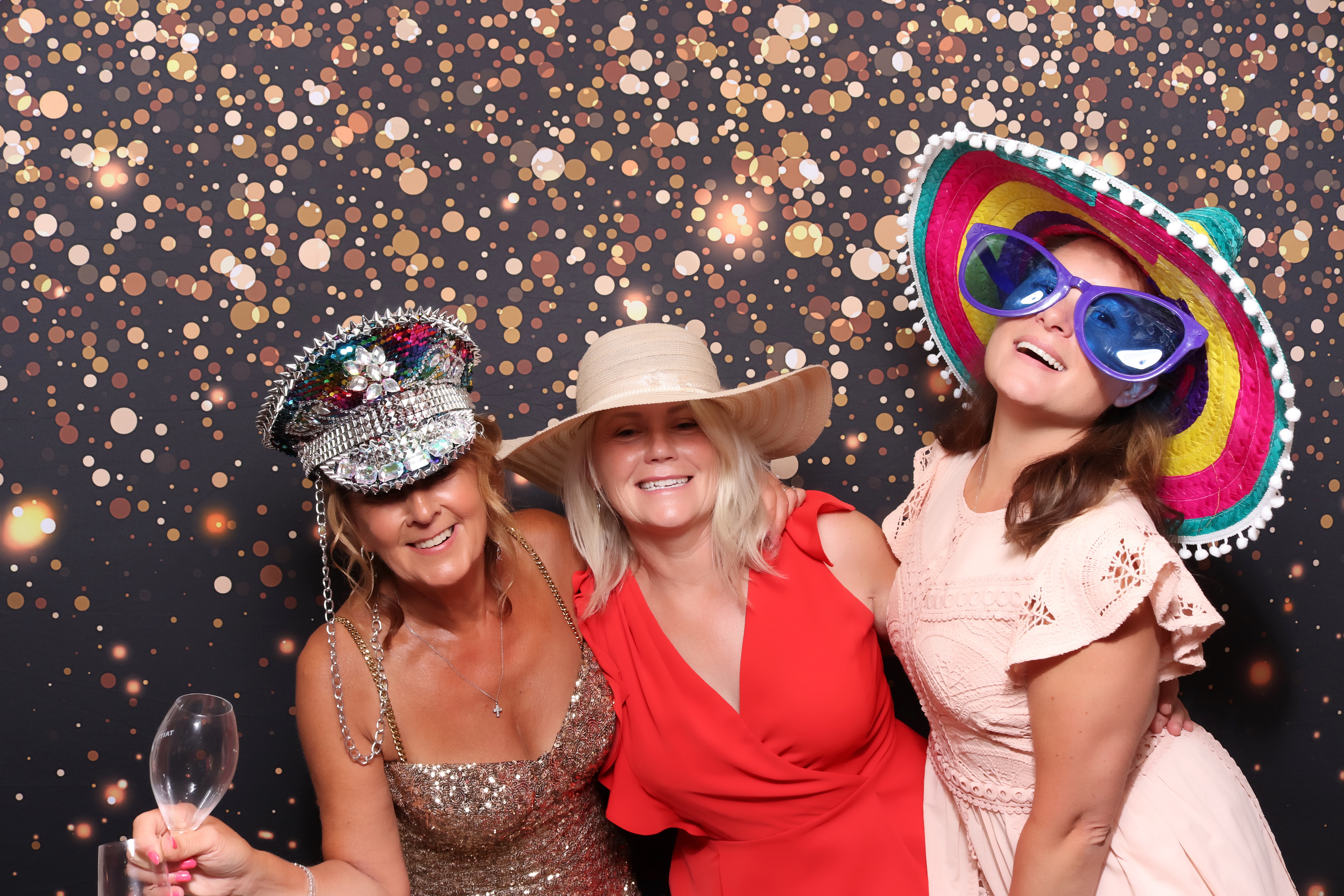 Lynda & Chris 40th Aniversary  | View more photos from the event at gallery.pbooth.co.uk/u/ThePboothCompany/Lynda-Chris-40th-Aniversary