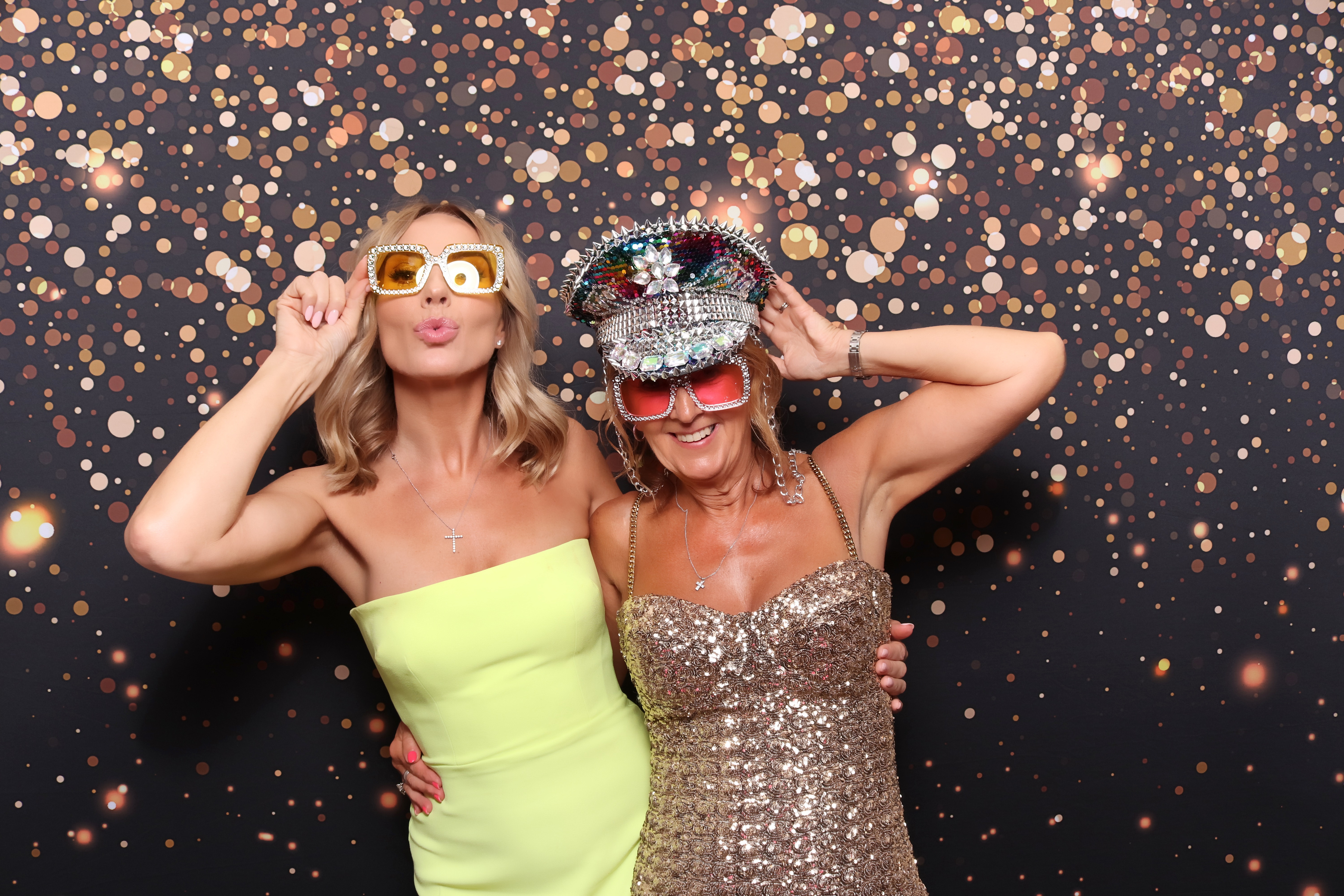 Lynda & Chris 40th Aniversary  | View more photos from the event at gallery.pbooth.co.uk/u/ThePboothCompany/Lynda-Chris-40th-Aniversary