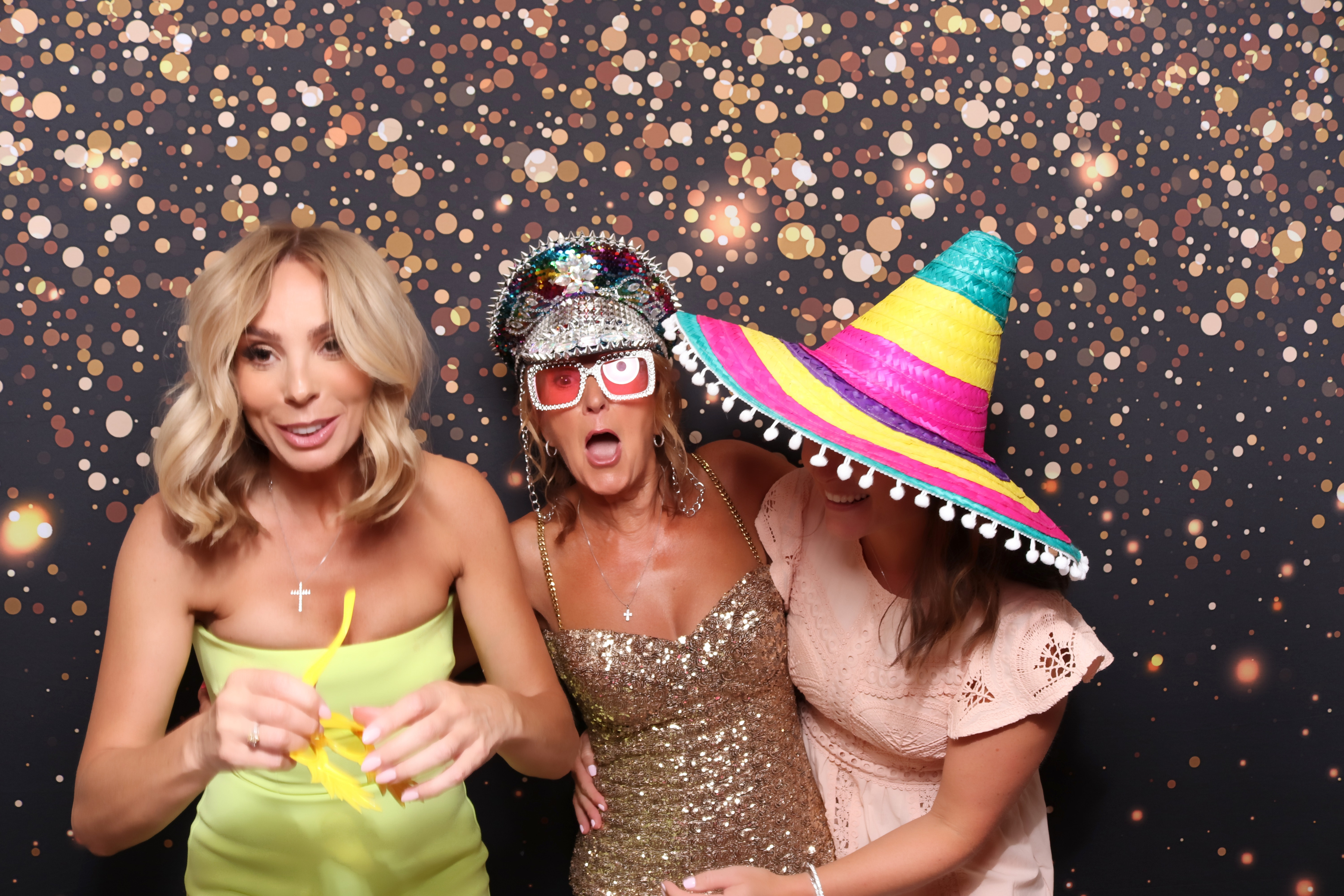 Lynda & Chris 40th Aniversary  | View more photos from the event at gallery.pbooth.co.uk/u/ThePboothCompany/Lynda-Chris-40th-Aniversary