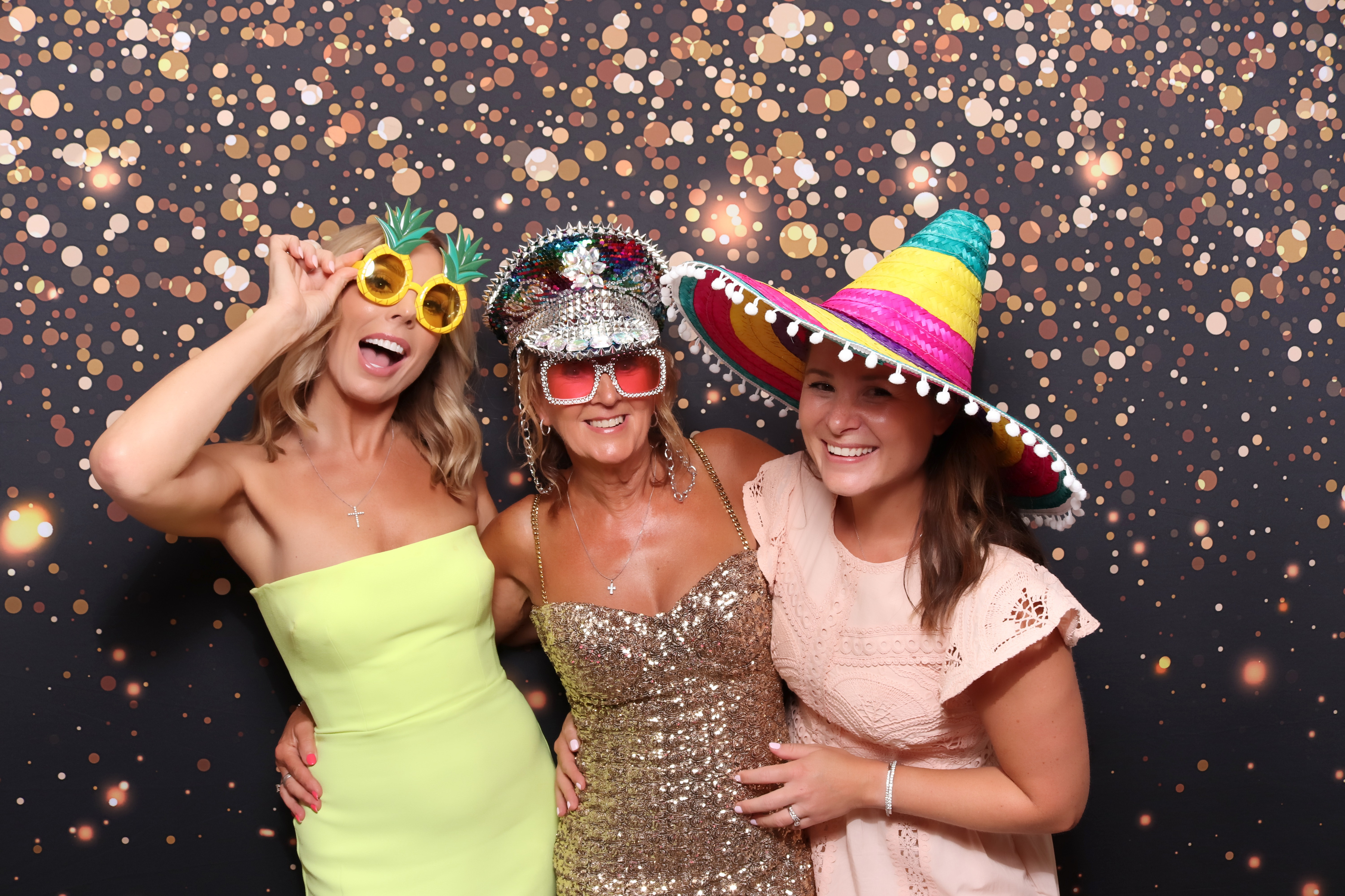 Lynda & Chris 40th Aniversary  | View more photos from the event at gallery.pbooth.co.uk/u/ThePboothCompany/Lynda-Chris-40th-Aniversary