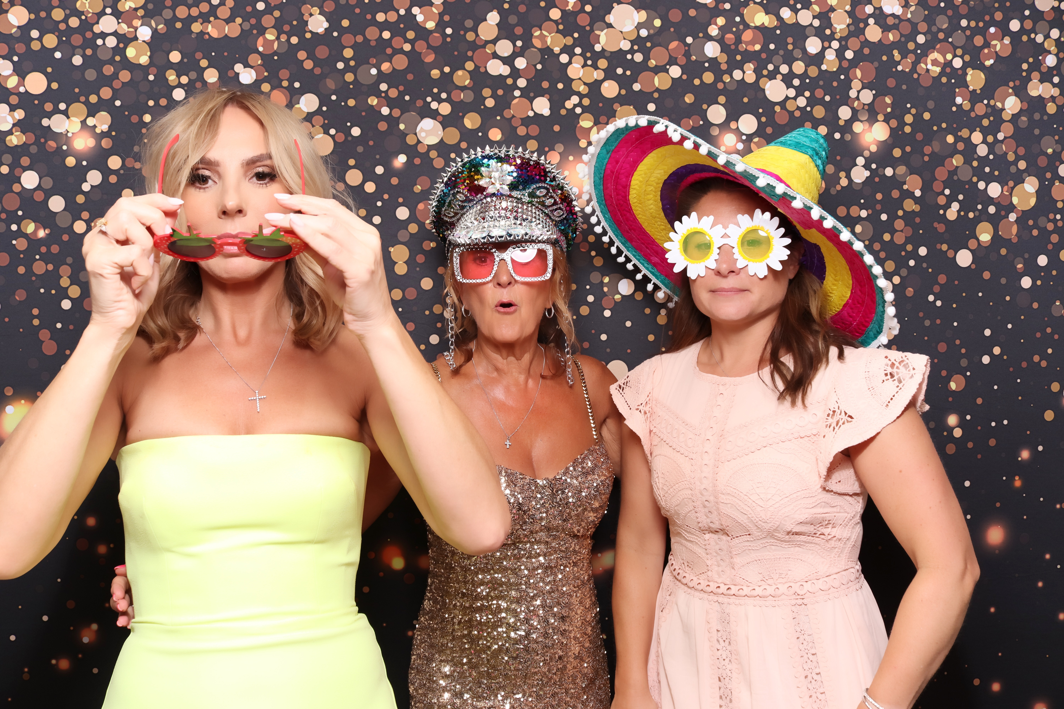 Lynda & Chris 40th Aniversary  | View more photos from the event at gallery.pbooth.co.uk/u/ThePboothCompany/Lynda-Chris-40th-Aniversary