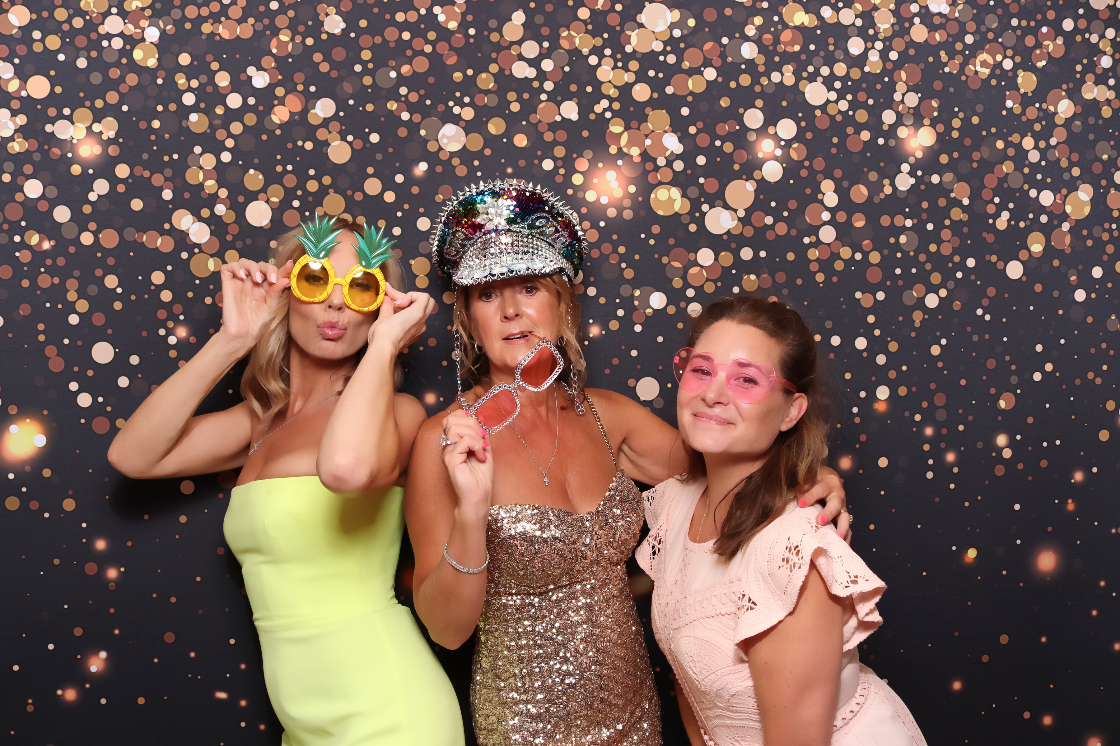 Lynda & Chris 40th Aniversary  | View more photos from the event at gallery.pbooth.co.uk/u/ThePboothCompany/Lynda-Chris-40th-Aniversary