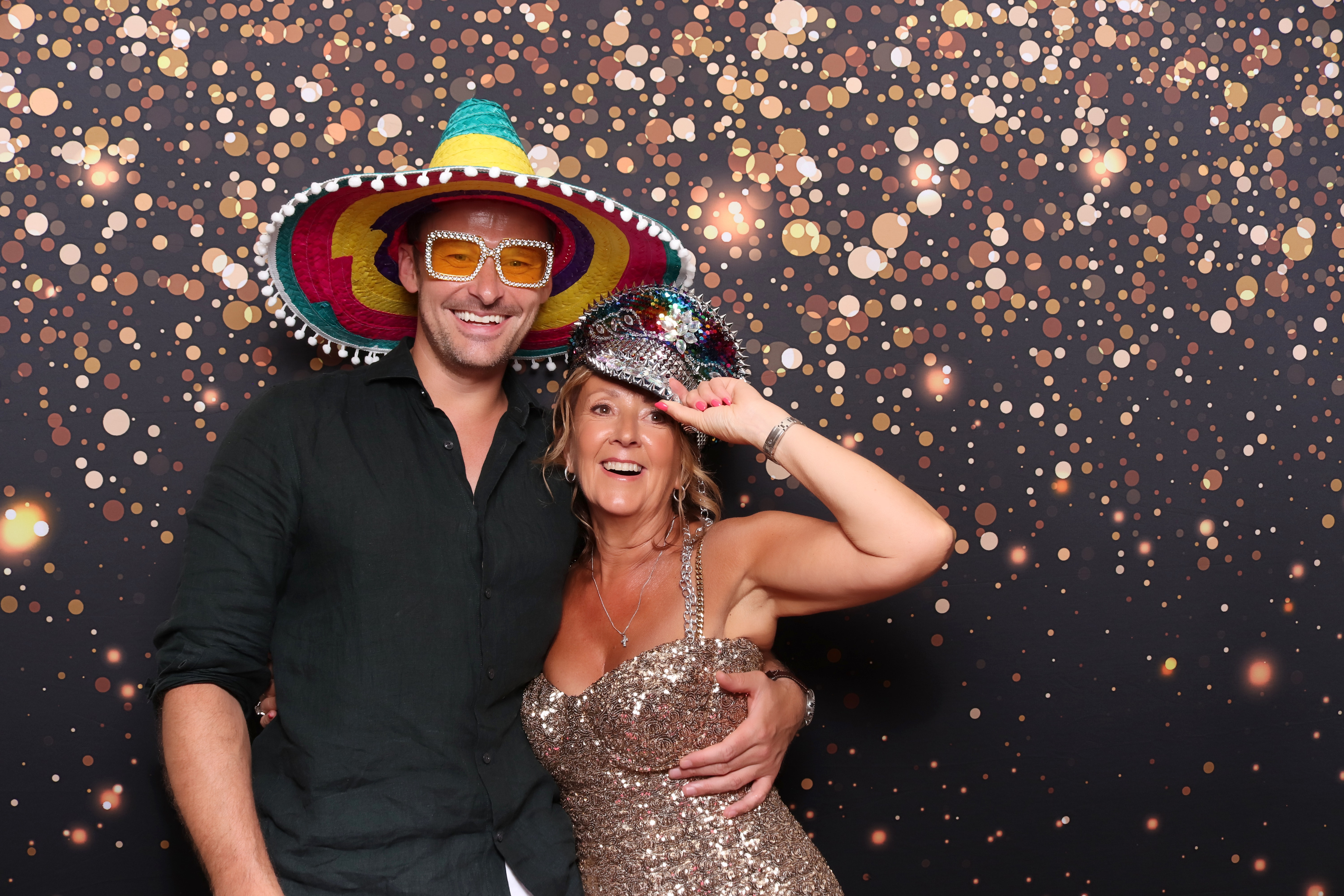 Lynda & Chris 40th Aniversary  | View more photos from the event at gallery.pbooth.co.uk/u/ThePboothCompany/Lynda-Chris-40th-Aniversary