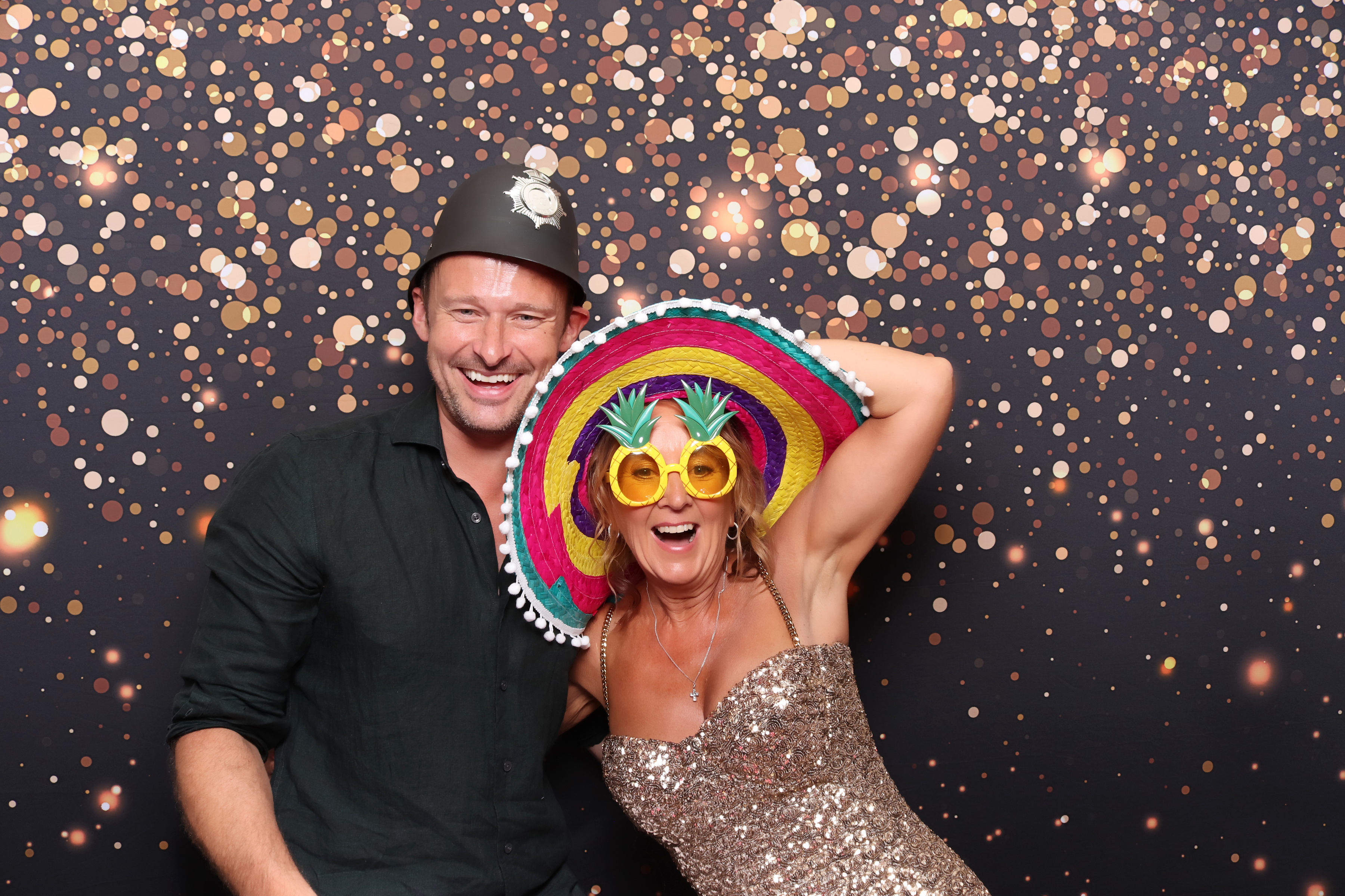 Lynda & Chris 40th Aniversary  | View more photos from the event at gallery.pbooth.co.uk/u/ThePboothCompany/Lynda-Chris-40th-Aniversary