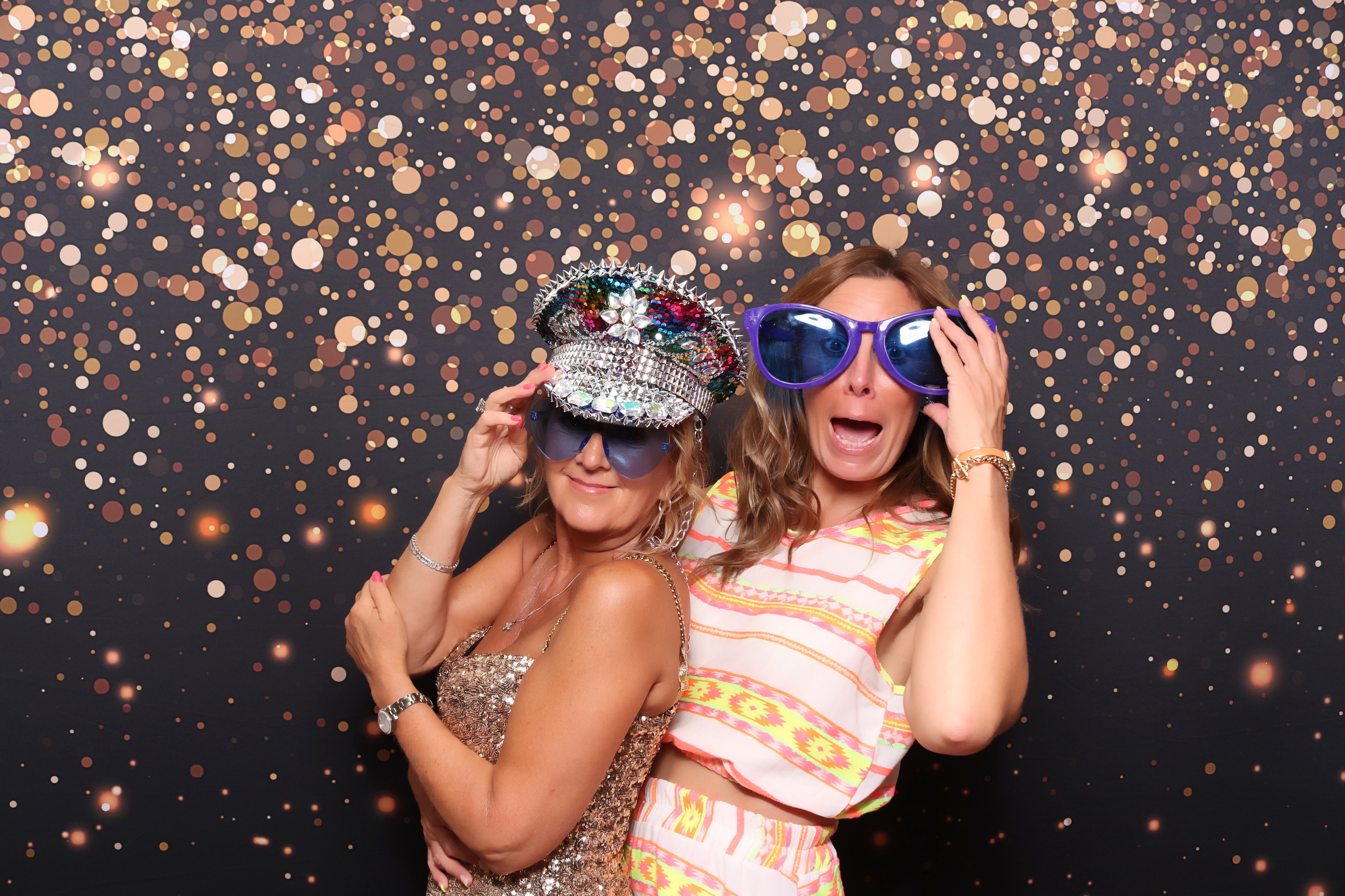 Lynda & Chris 40th Aniversary  | View more photos from the event at gallery.pbooth.co.uk/u/ThePboothCompany/Lynda-Chris-40th-Aniversary