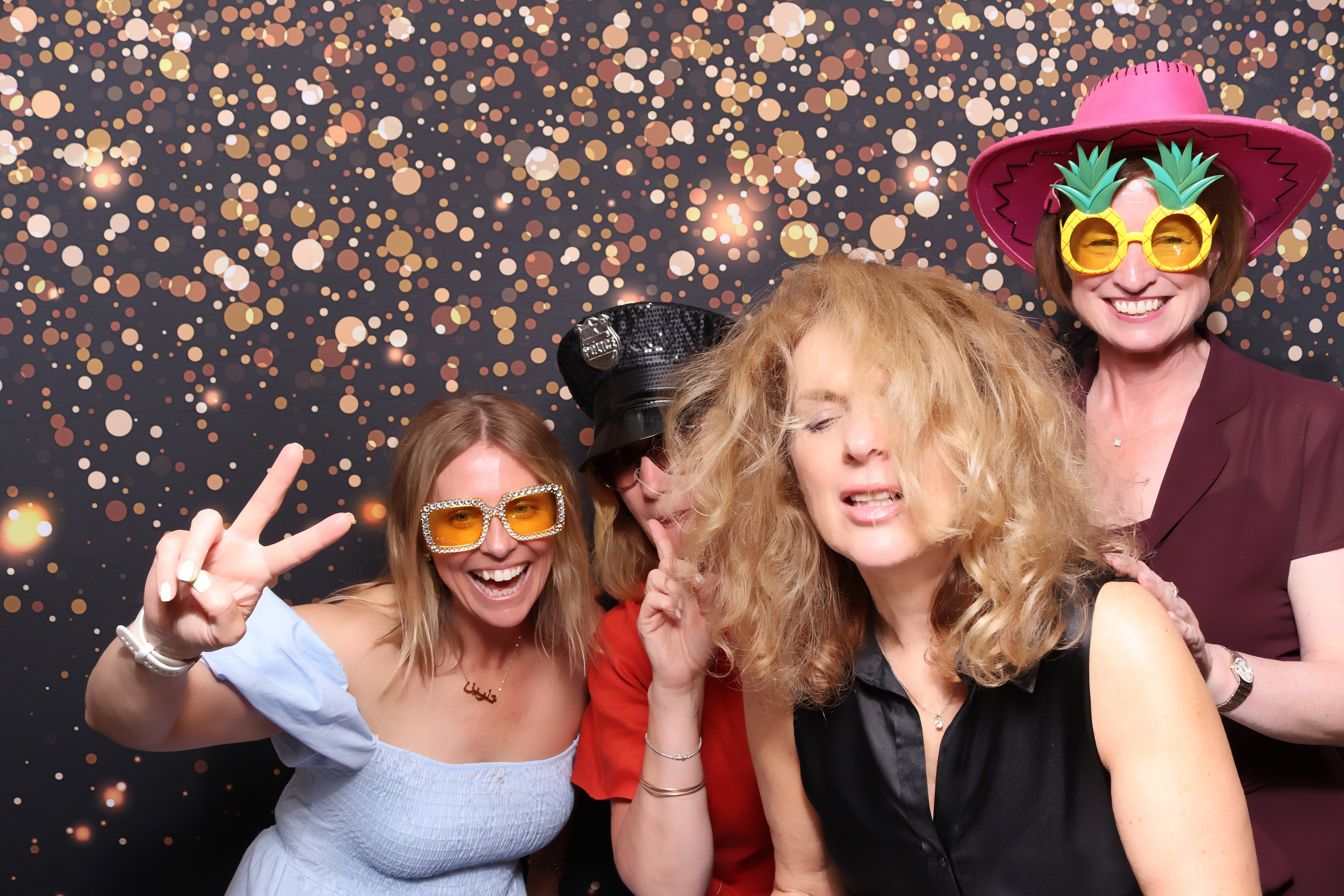 Lynda & Chris 40th Aniversary  | View more photos from the event at gallery.pbooth.co.uk/u/ThePboothCompany/Lynda-Chris-40th-Aniversary