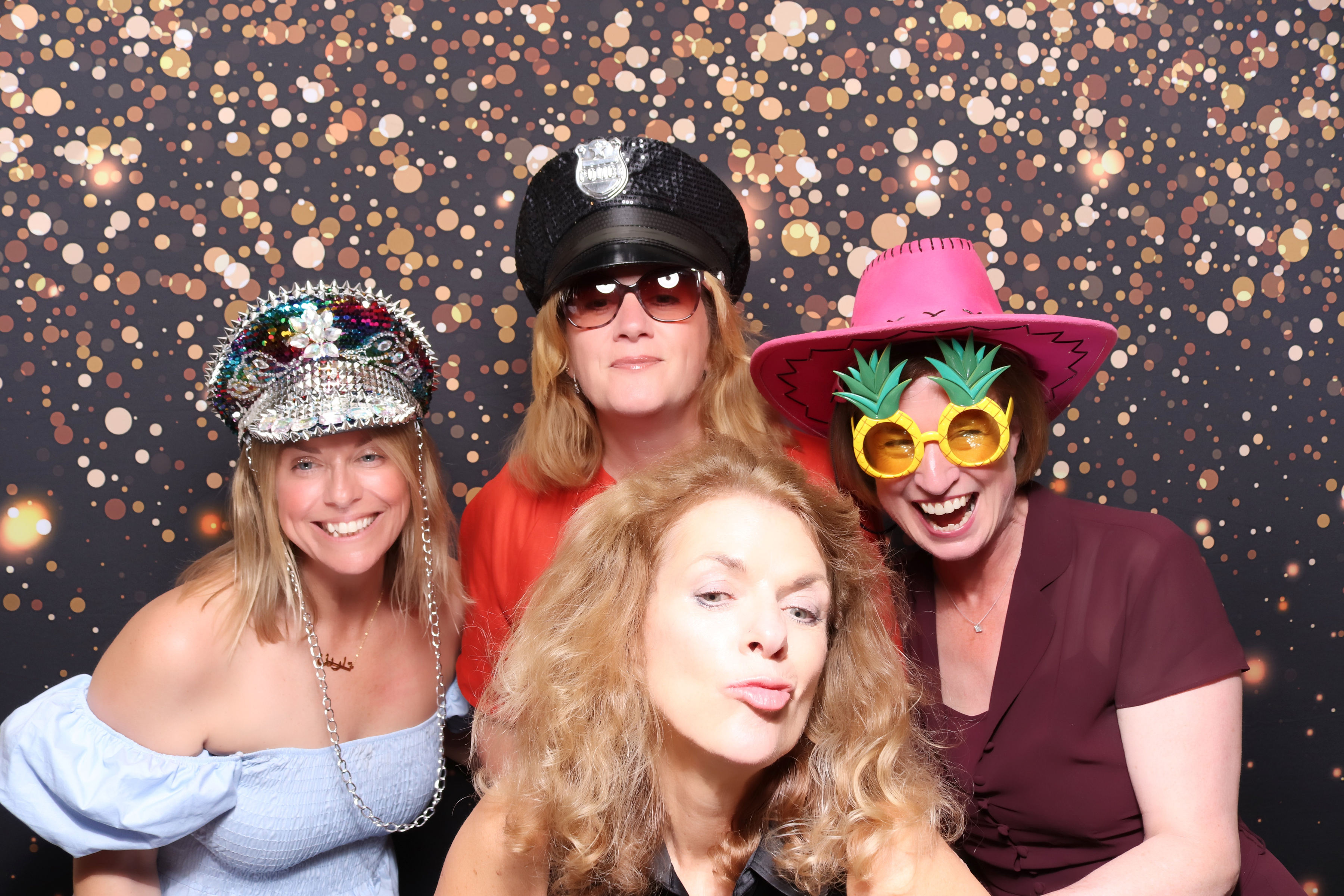 Lynda & Chris 40th Aniversary  | View more photos from the event at gallery.pbooth.co.uk/u/ThePboothCompany/Lynda-Chris-40th-Aniversary