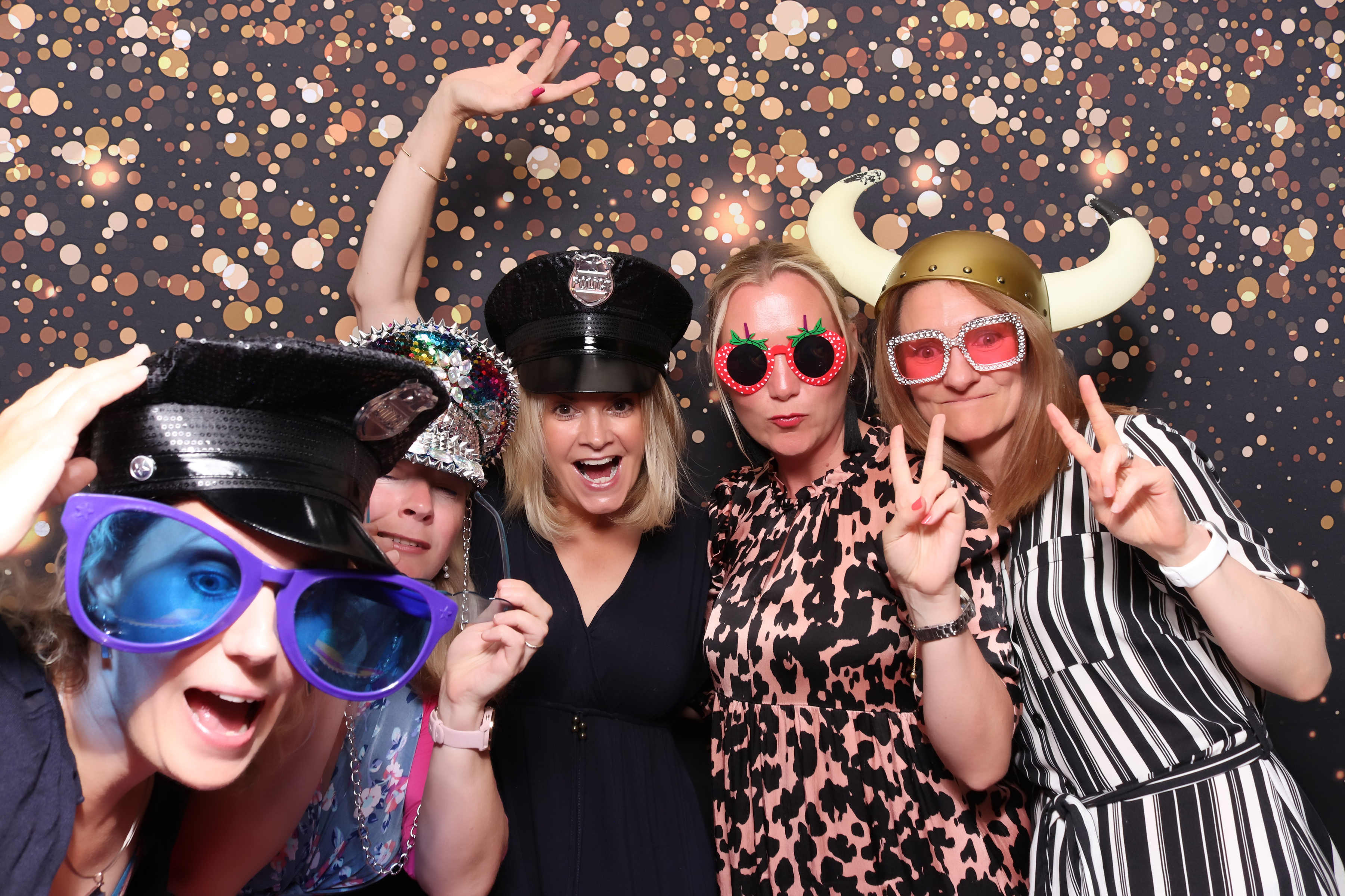 Lynda & Chris 40th Aniversary  | View more photos from the event at gallery.pbooth.co.uk/u/ThePboothCompany/Lynda-Chris-40th-Aniversary