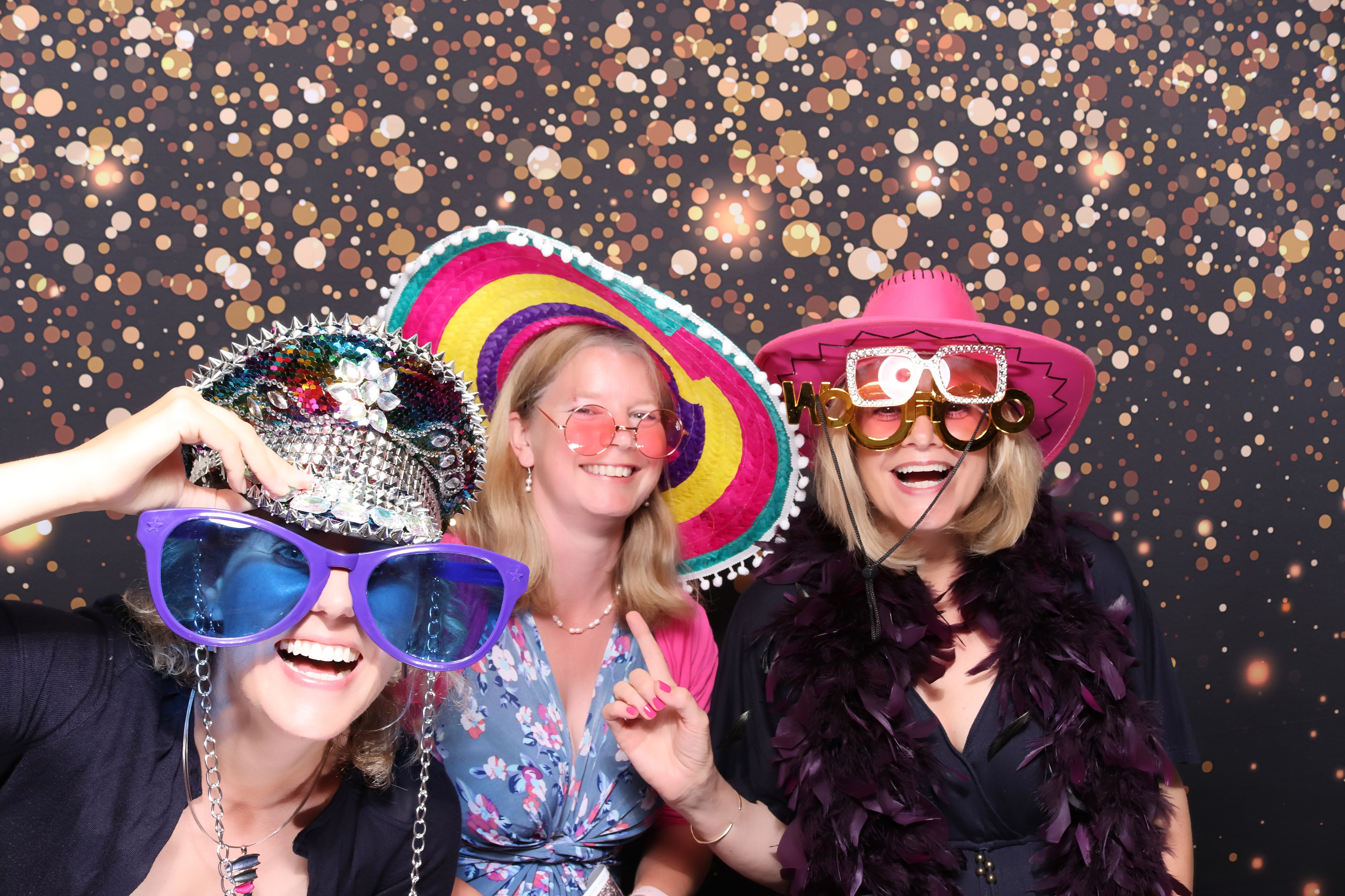 Lynda & Chris 40th Aniversary  | View more photos from the event at gallery.pbooth.co.uk/u/ThePboothCompany/Lynda-Chris-40th-Aniversary