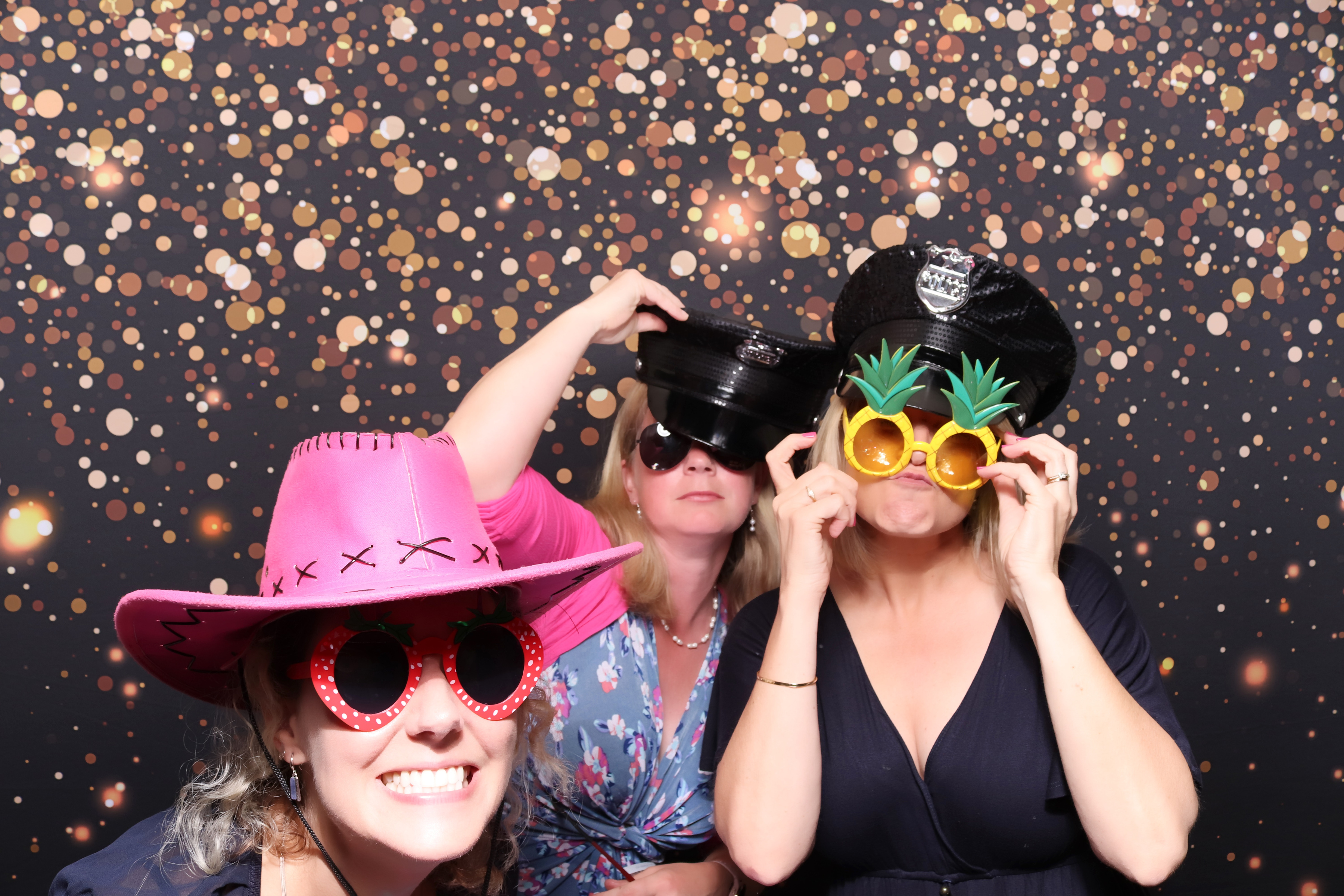 Lynda & Chris 40th Aniversary  | View more photos from the event at gallery.pbooth.co.uk/u/ThePboothCompany/Lynda-Chris-40th-Aniversary