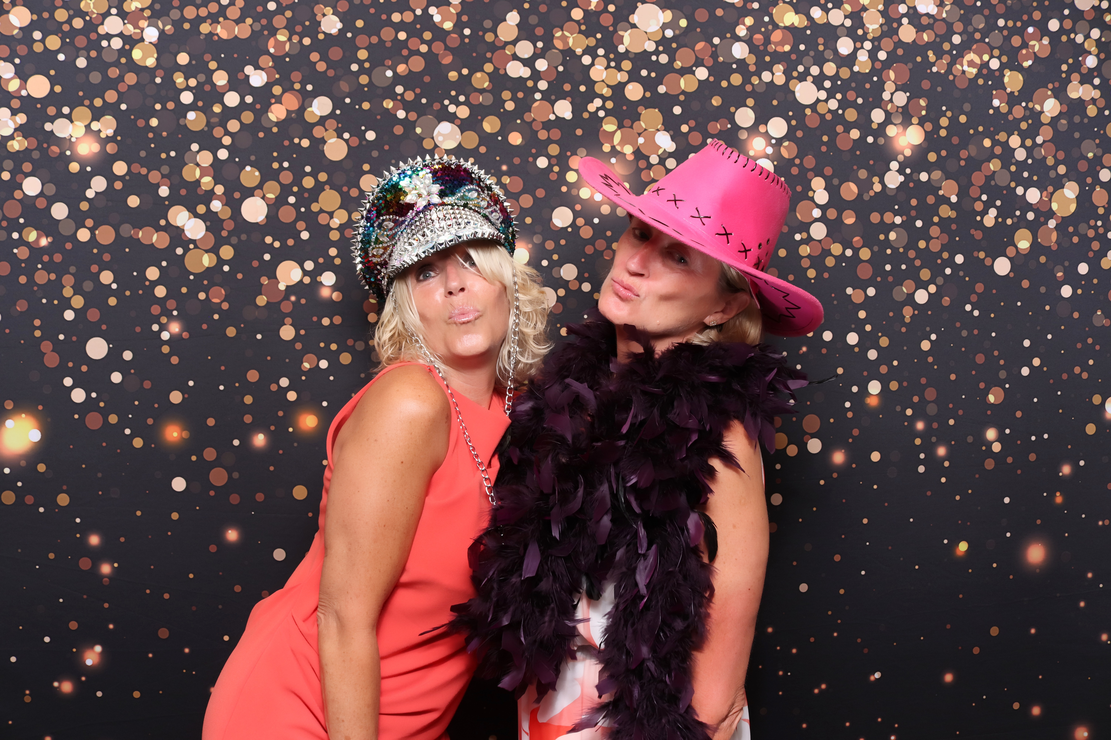 Lynda & Chris 40th Aniversary  | View more photos from the event at gallery.pbooth.co.uk/u/ThePboothCompany/Lynda-Chris-40th-Aniversary