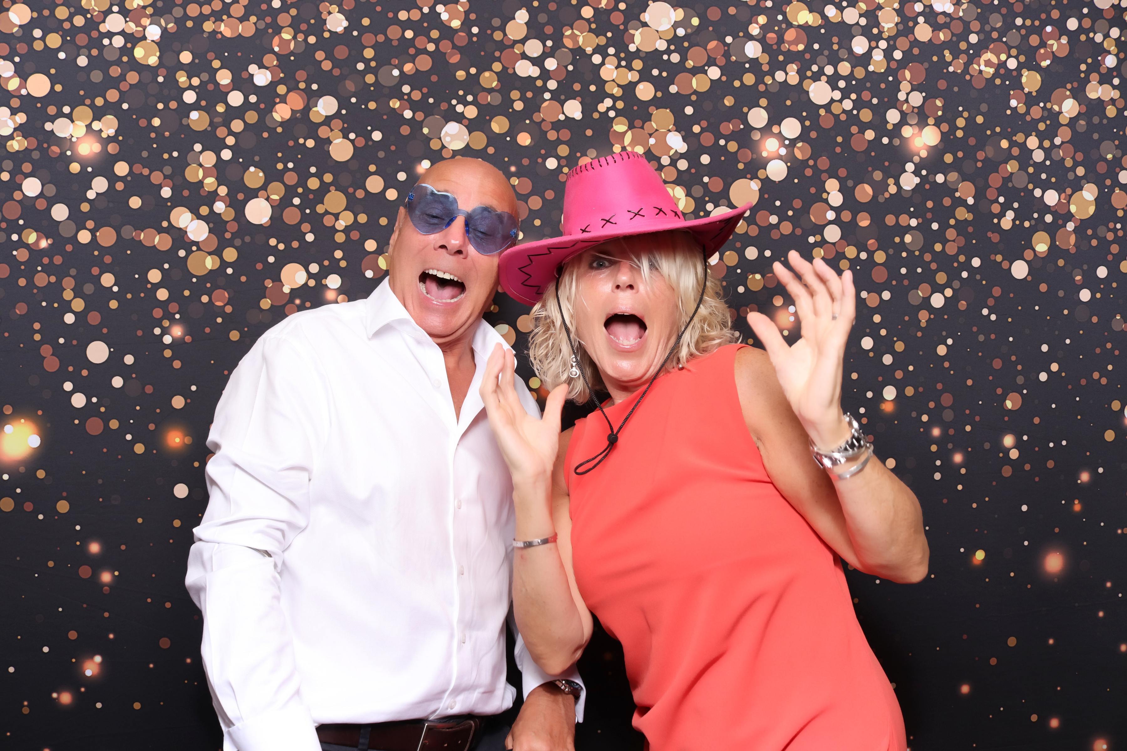 Lynda & Chris 40th Aniversary  | View more photos from the event at gallery.pbooth.co.uk/u/ThePboothCompany/Lynda-Chris-40th-Aniversary