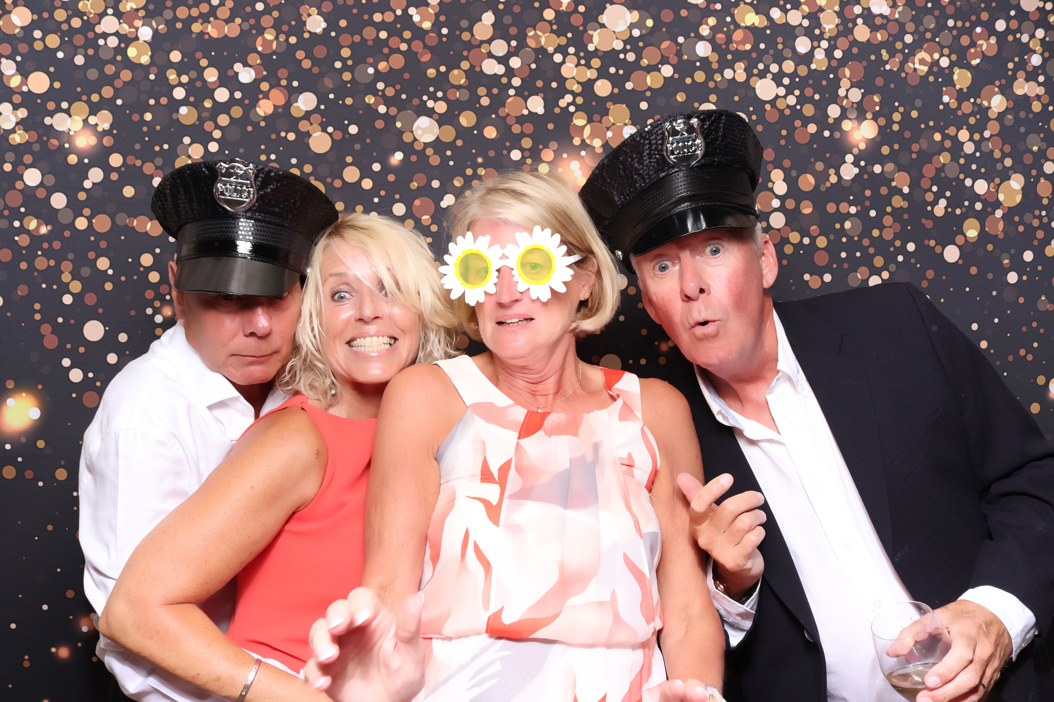 Lynda & Chris 40th Aniversary  | View more photos from the event at gallery.pbooth.co.uk/u/ThePboothCompany/Lynda-Chris-40th-Aniversary