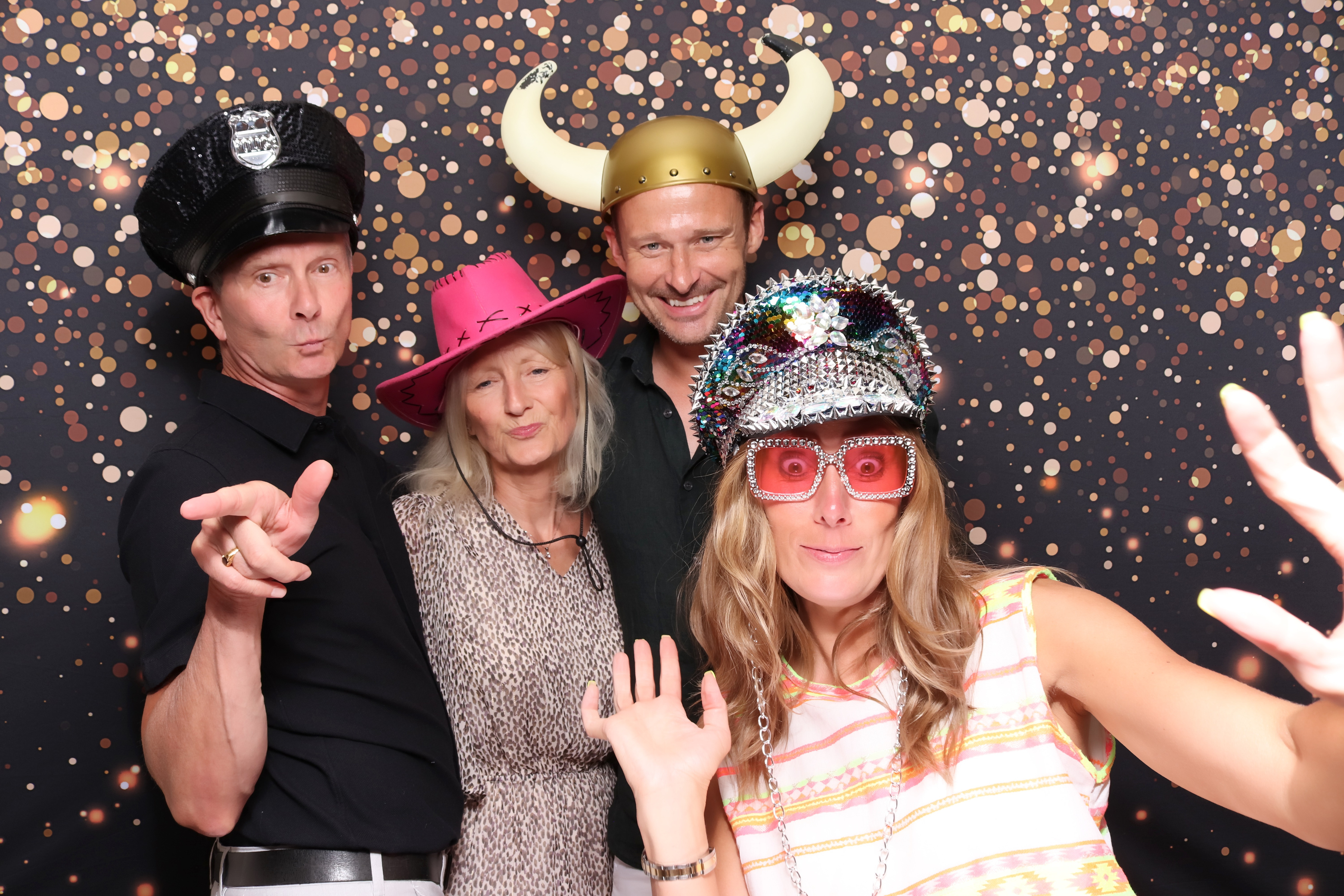 Lynda & Chris 40th Aniversary  | View more photos from the event at gallery.pbooth.co.uk/u/ThePboothCompany/Lynda-Chris-40th-Aniversary