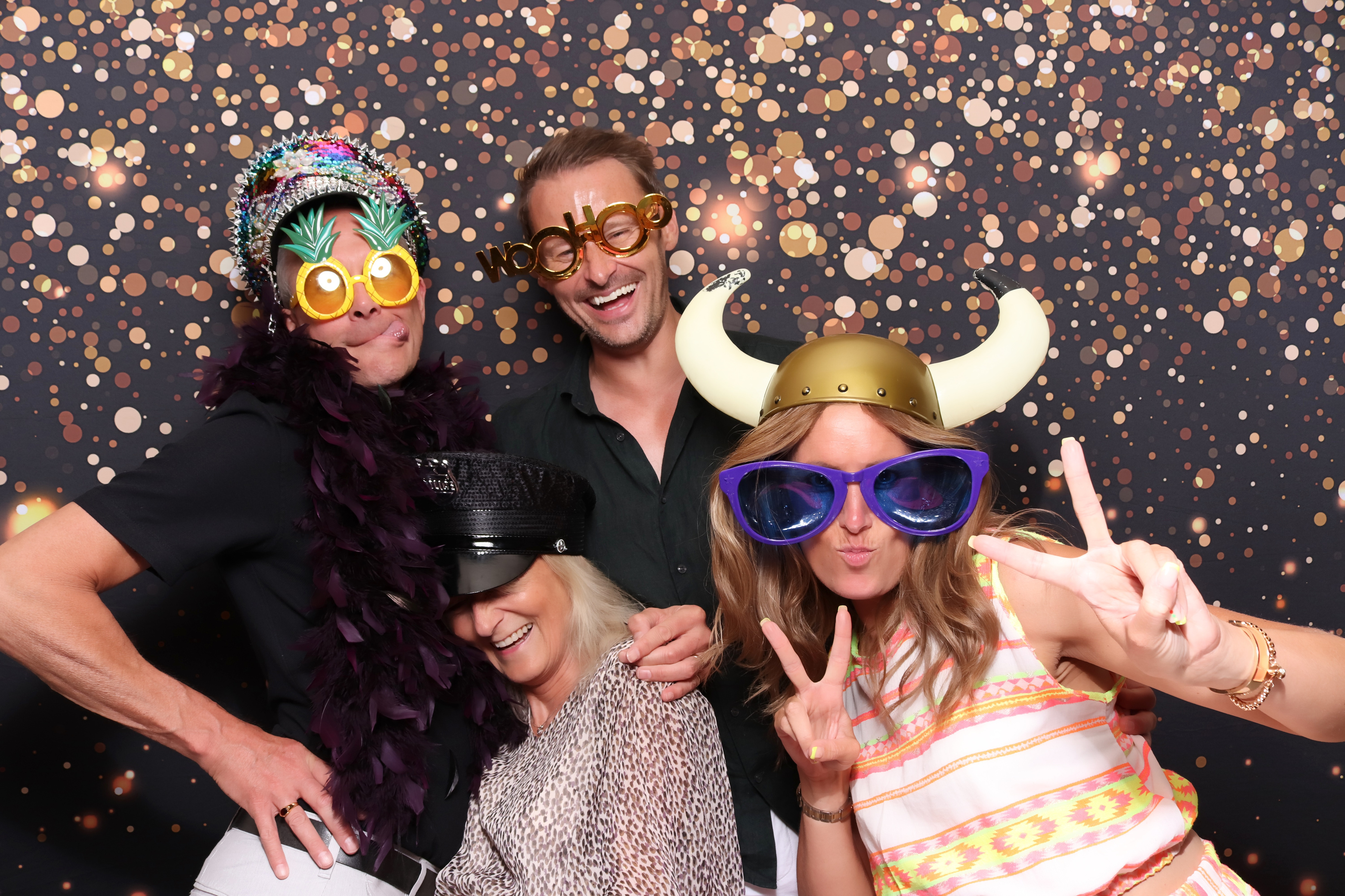 Lynda & Chris 40th Aniversary  | View more photos from the event at gallery.pbooth.co.uk/u/ThePboothCompany/Lynda-Chris-40th-Aniversary