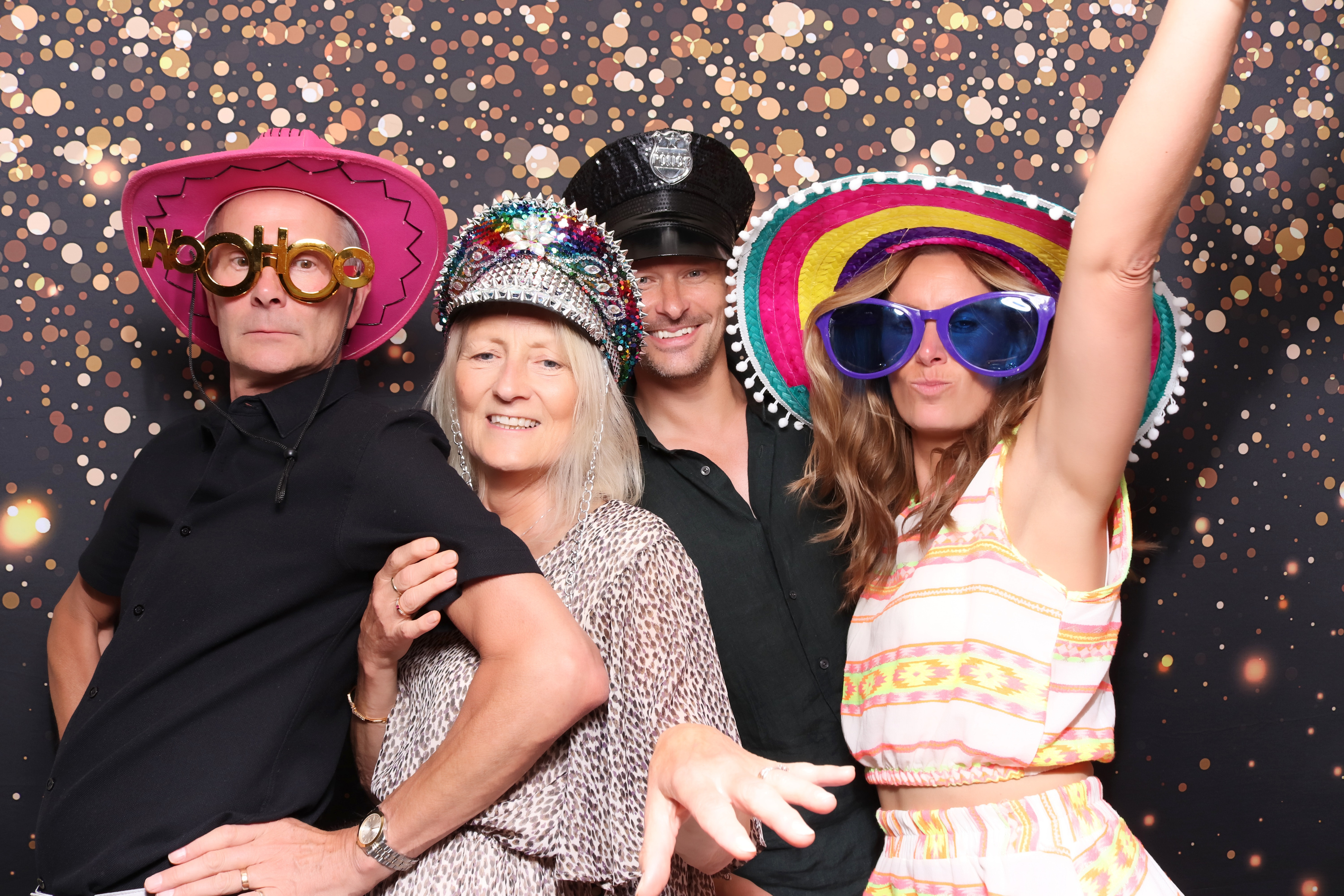 Lynda & Chris 40th Aniversary  | View more photos from the event at gallery.pbooth.co.uk/u/ThePboothCompany/Lynda-Chris-40th-Aniversary