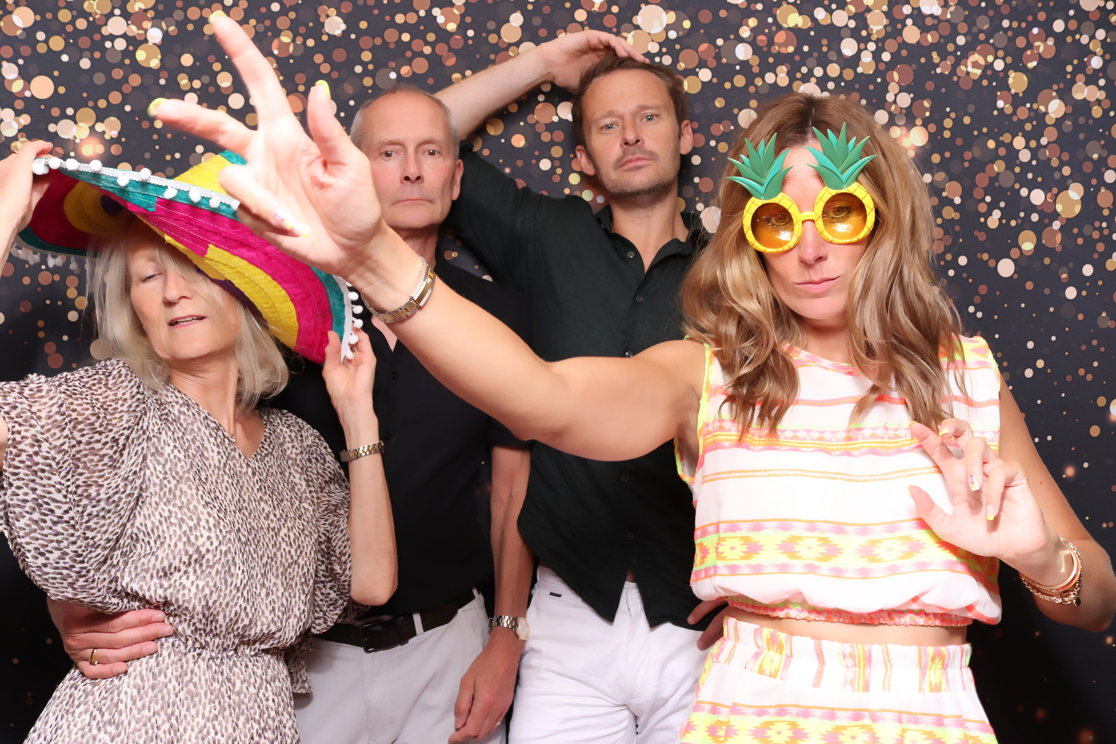 Lynda & Chris 40th Aniversary  | View more photos from the event at gallery.pbooth.co.uk/u/ThePboothCompany/Lynda-Chris-40th-Aniversary