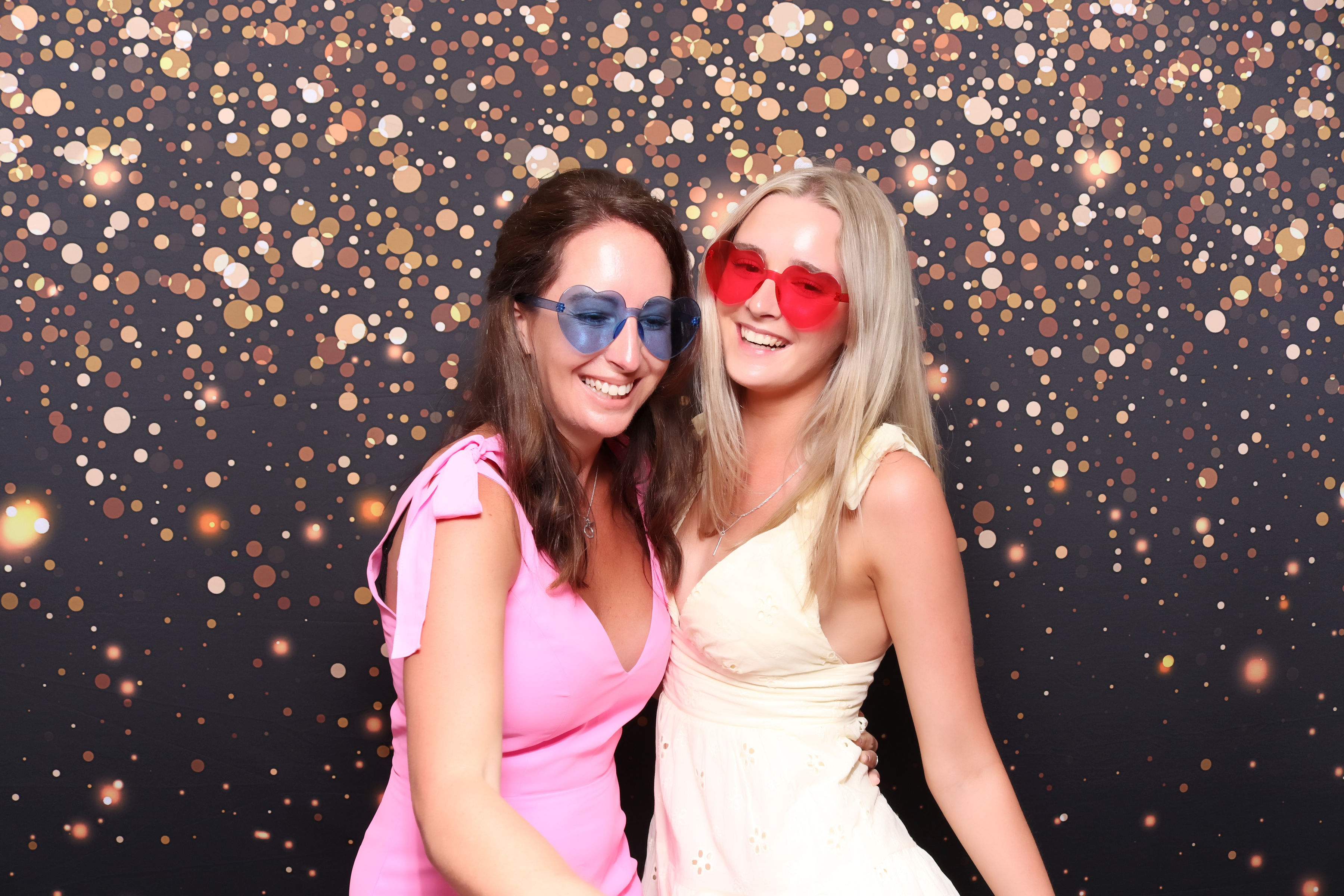 Lynda & Chris 40th Aniversary  | View more photos from the event at gallery.pbooth.co.uk/u/ThePboothCompany/Lynda-Chris-40th-Aniversary