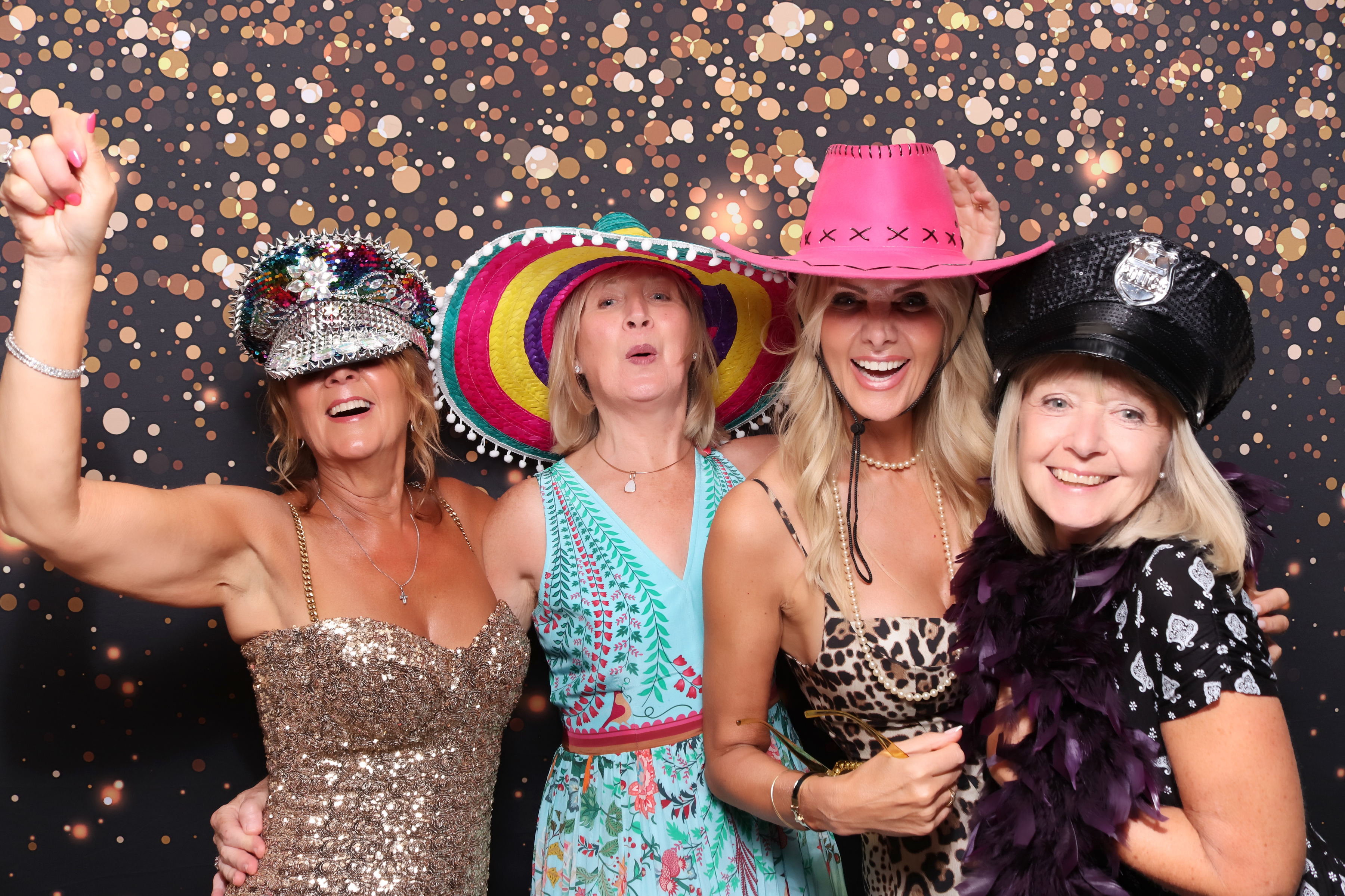 Lynda & Chris 40th Aniversary  | View more photos from the event at gallery.pbooth.co.uk/u/ThePboothCompany/Lynda-Chris-40th-Aniversary