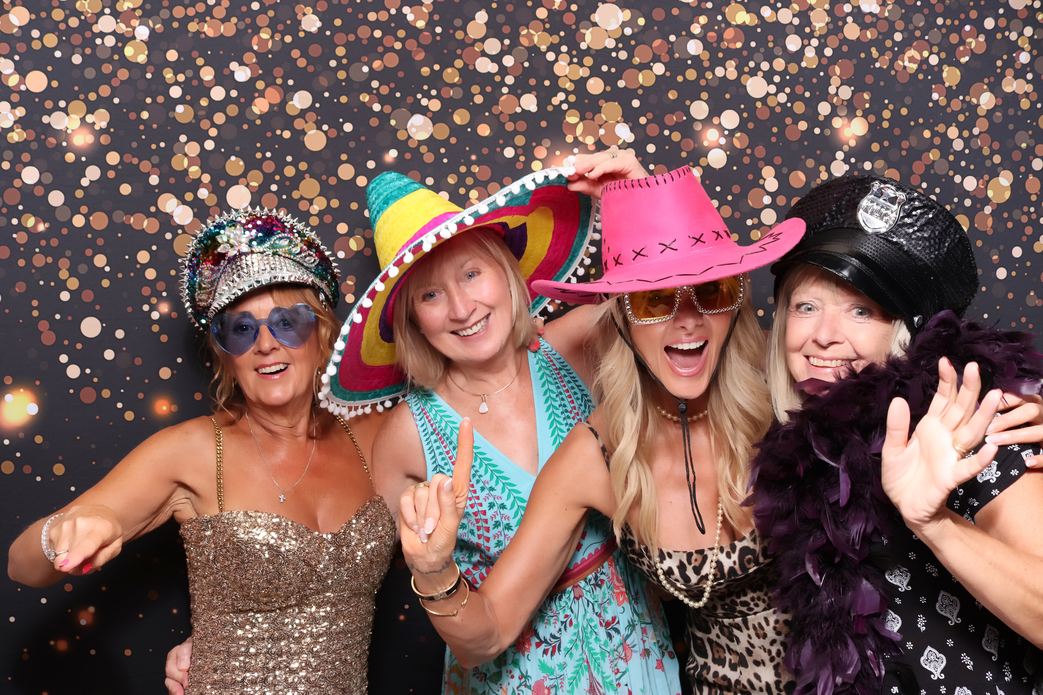 Lynda & Chris 40th Aniversary  | View more photos from the event at gallery.pbooth.co.uk/u/ThePboothCompany/Lynda-Chris-40th-Aniversary