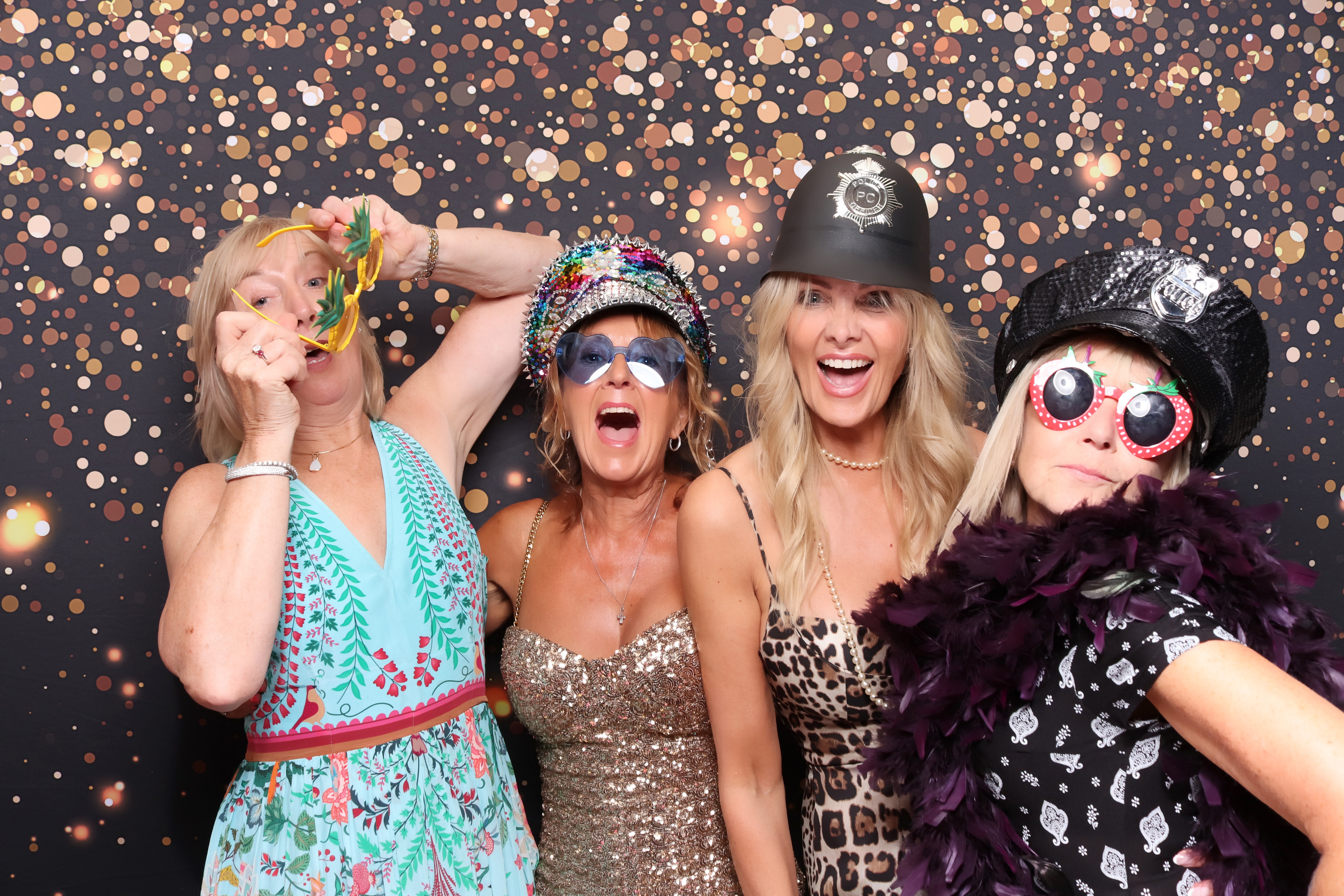 Lynda & Chris 40th Aniversary  | View more photos from the event at gallery.pbooth.co.uk/u/ThePboothCompany/Lynda-Chris-40th-Aniversary