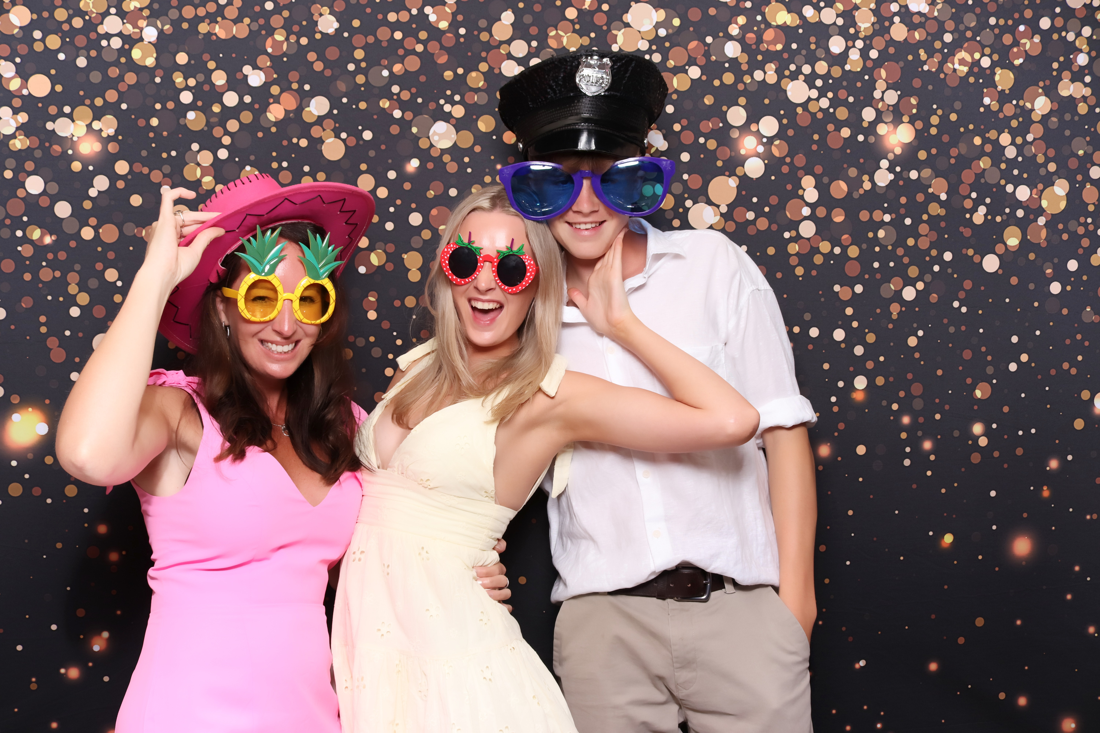 Lynda & Chris 40th Aniversary  | View more photos from the event at gallery.pbooth.co.uk/u/ThePboothCompany/Lynda-Chris-40th-Aniversary