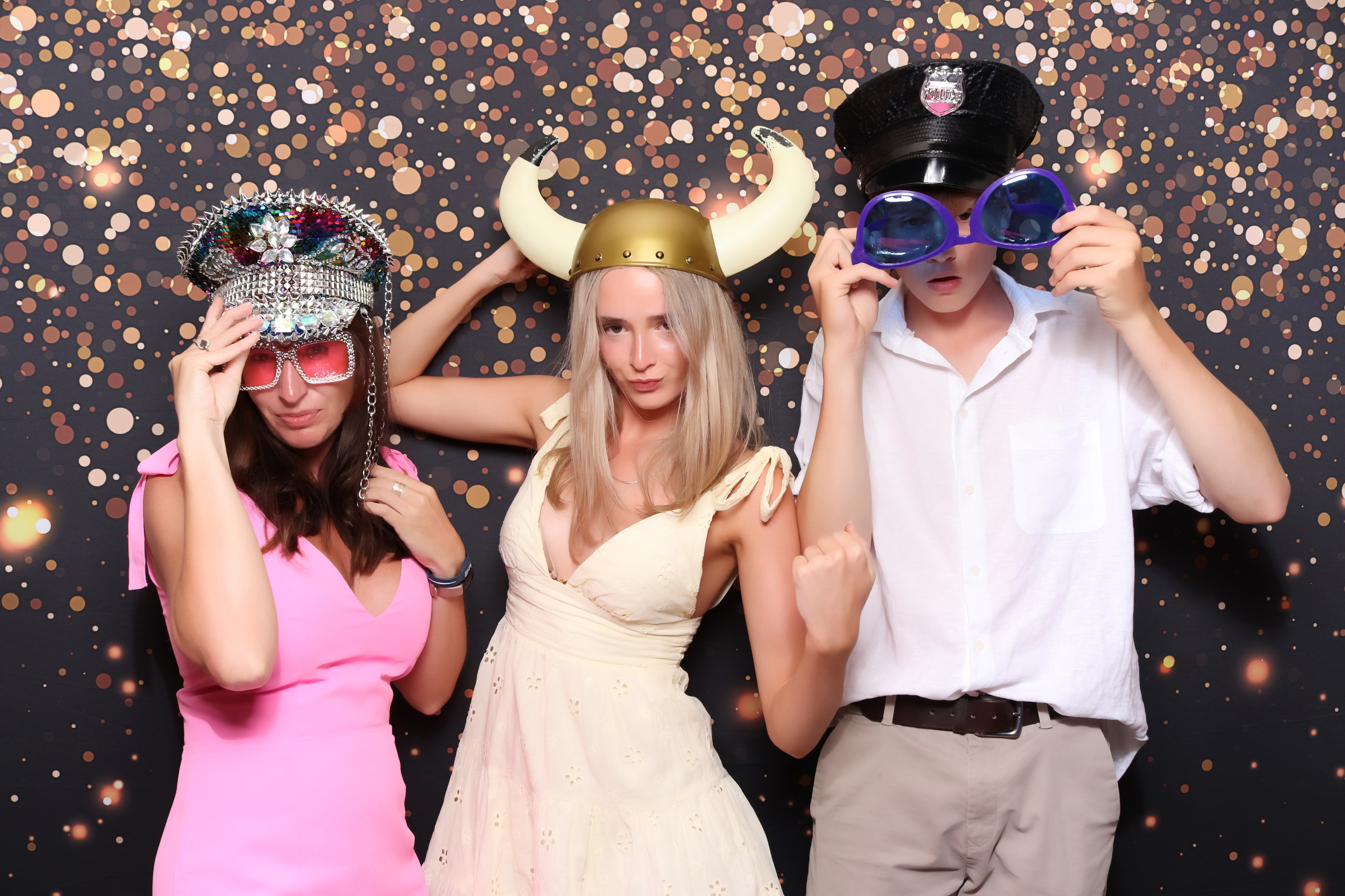 Lynda & Chris 40th Aniversary  | View more photos from the event at gallery.pbooth.co.uk/u/ThePboothCompany/Lynda-Chris-40th-Aniversary