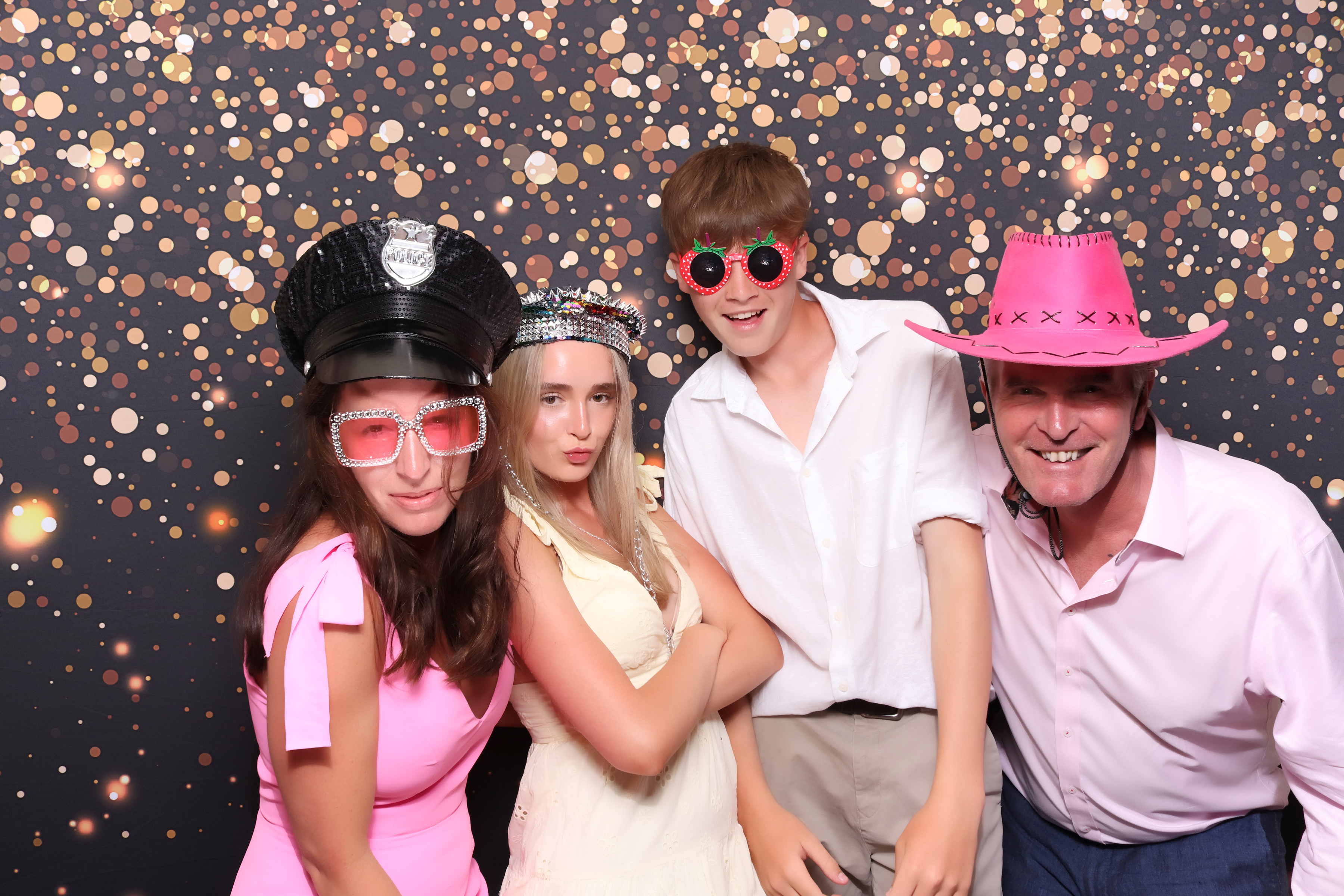 Lynda & Chris 40th Aniversary  | View more photos from the event at gallery.pbooth.co.uk/u/ThePboothCompany/Lynda-Chris-40th-Aniversary